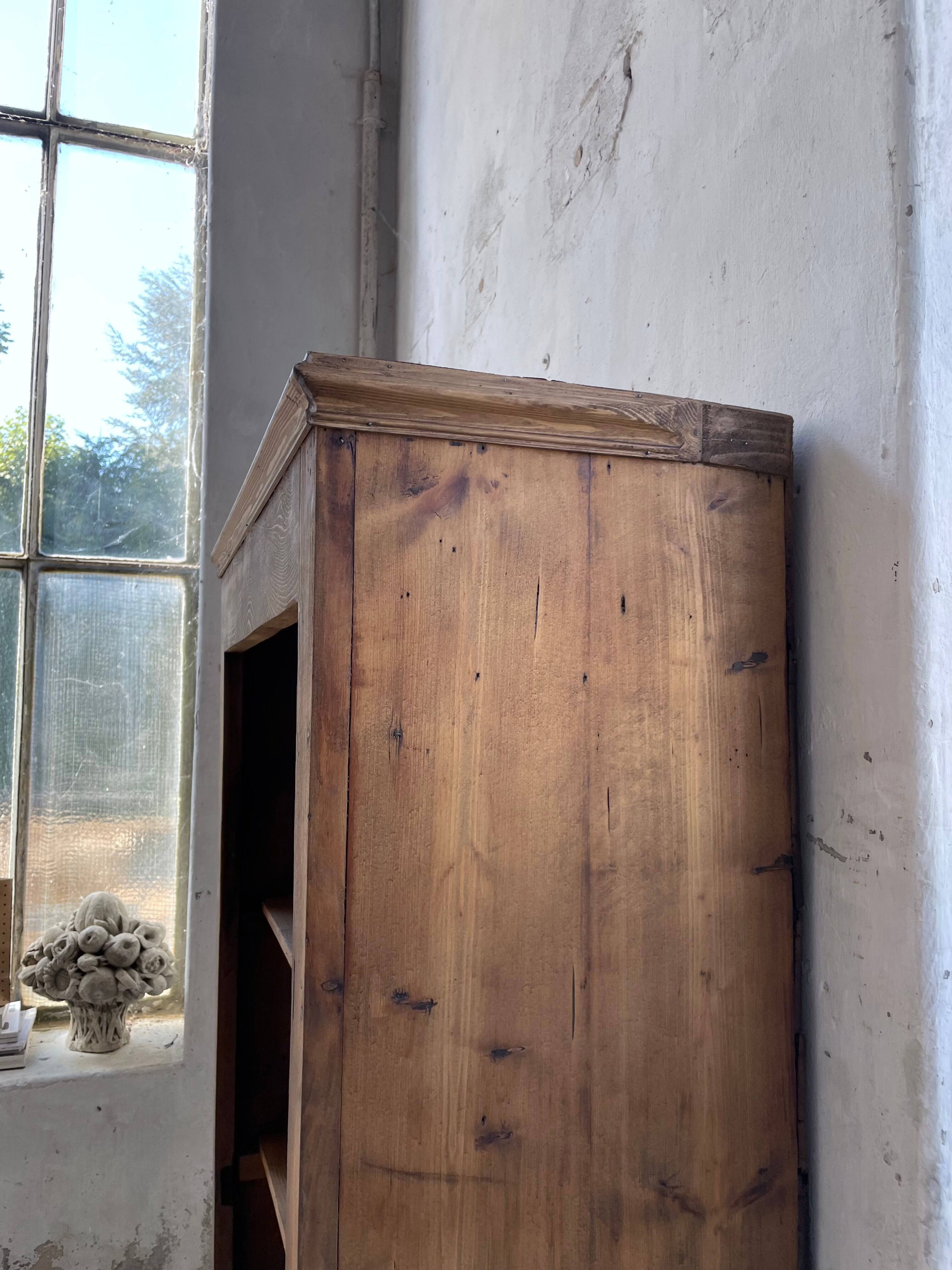 Library bonnetière pine