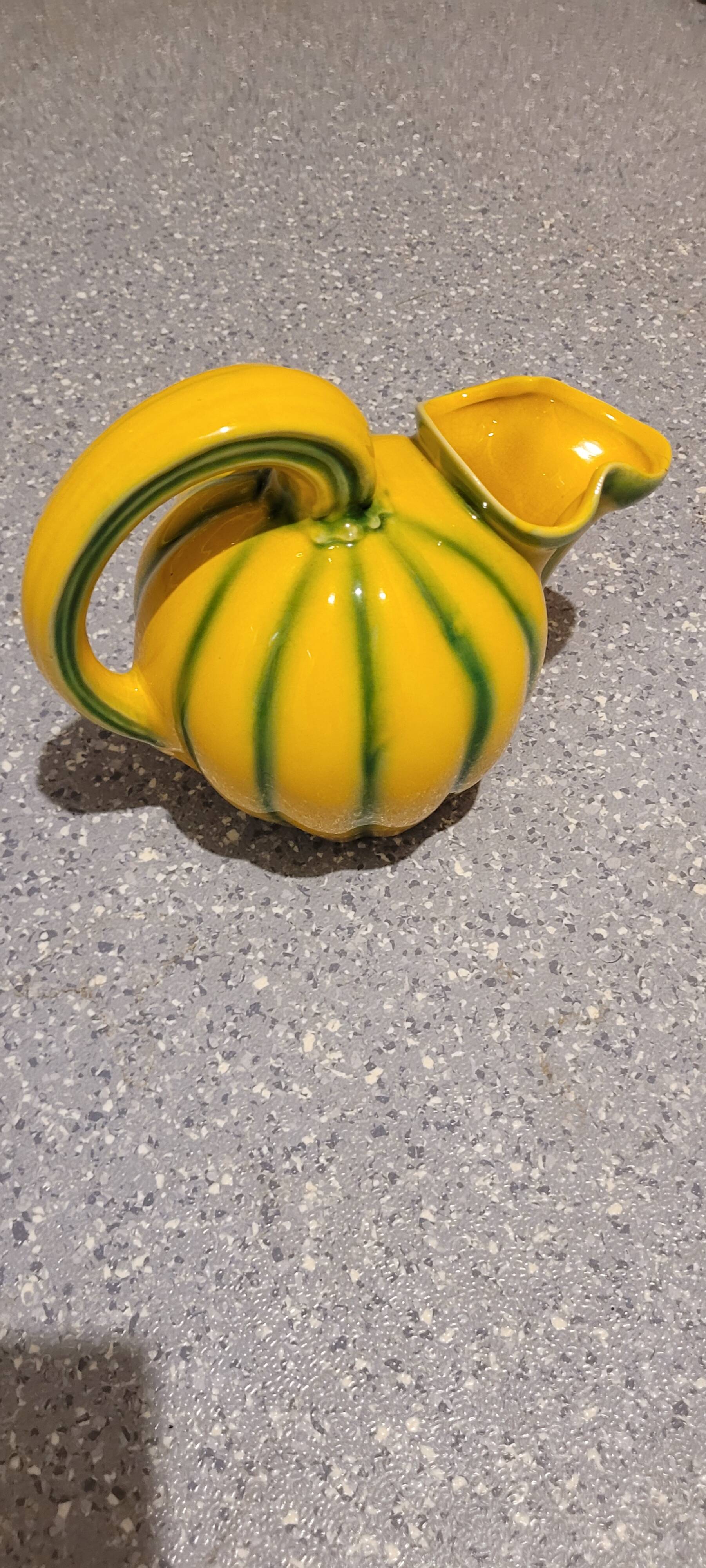 Melon jug in Longchamp barbotine