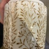 Porcelain pot