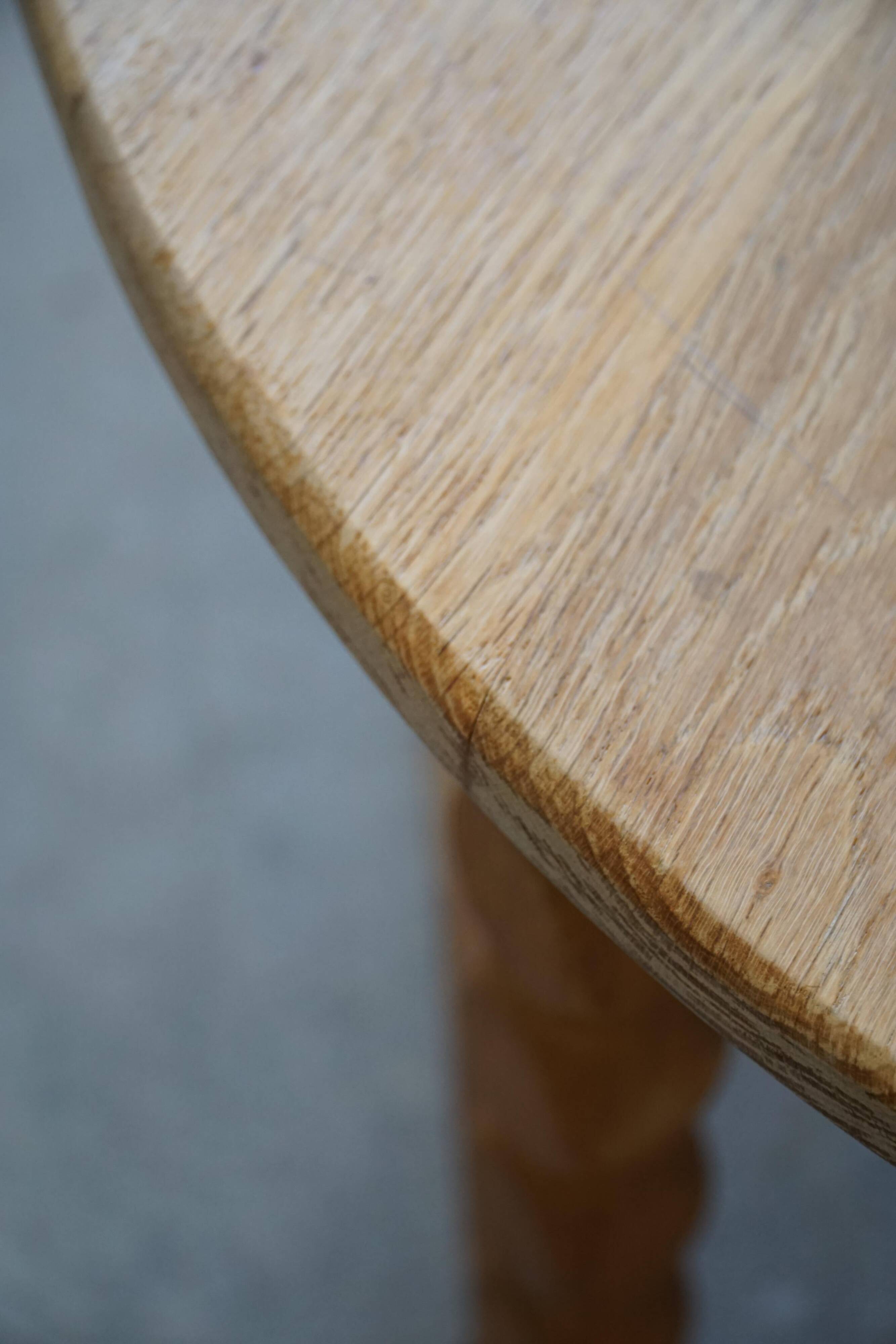 Round modern Danish brutalist coffee table/sofa in solid oak, 1960s.
