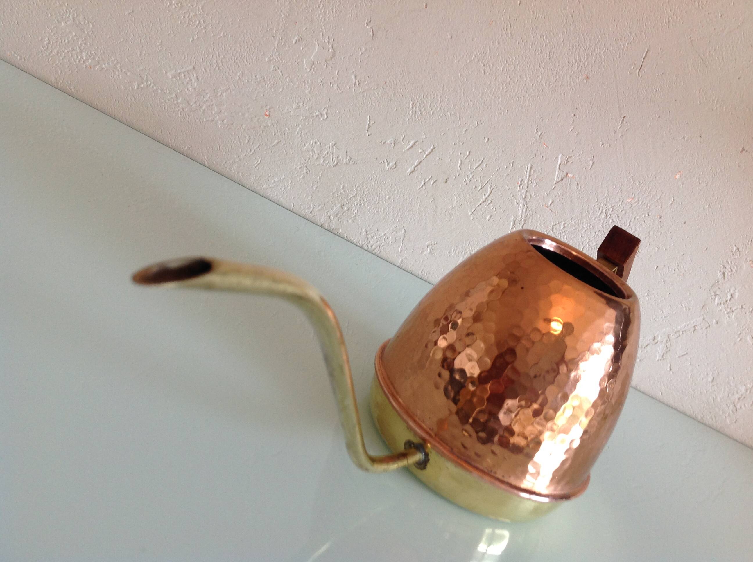 Watering can in hammered red copper and wooden handle/vintage 60s-70s