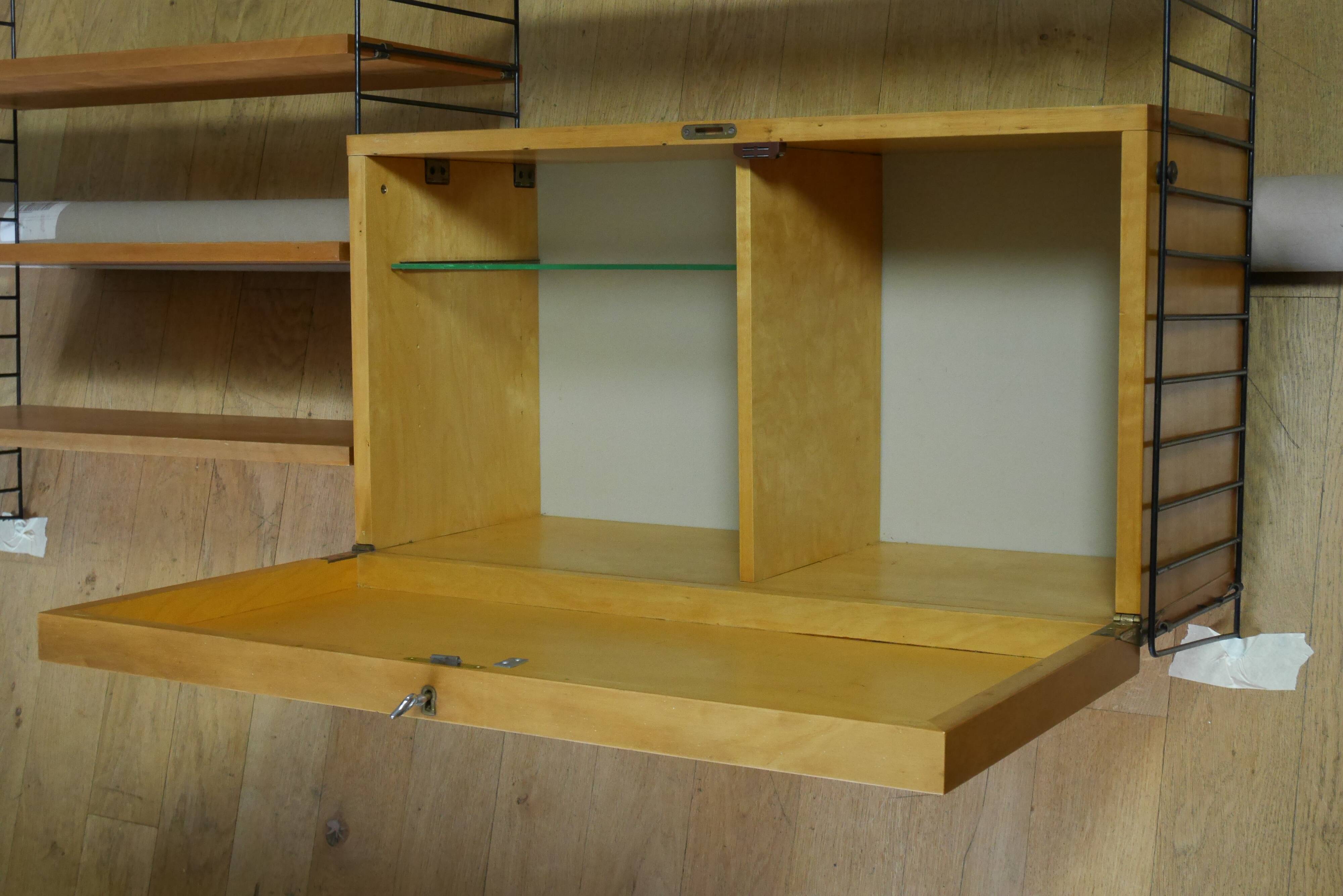 String shelf from the 50s