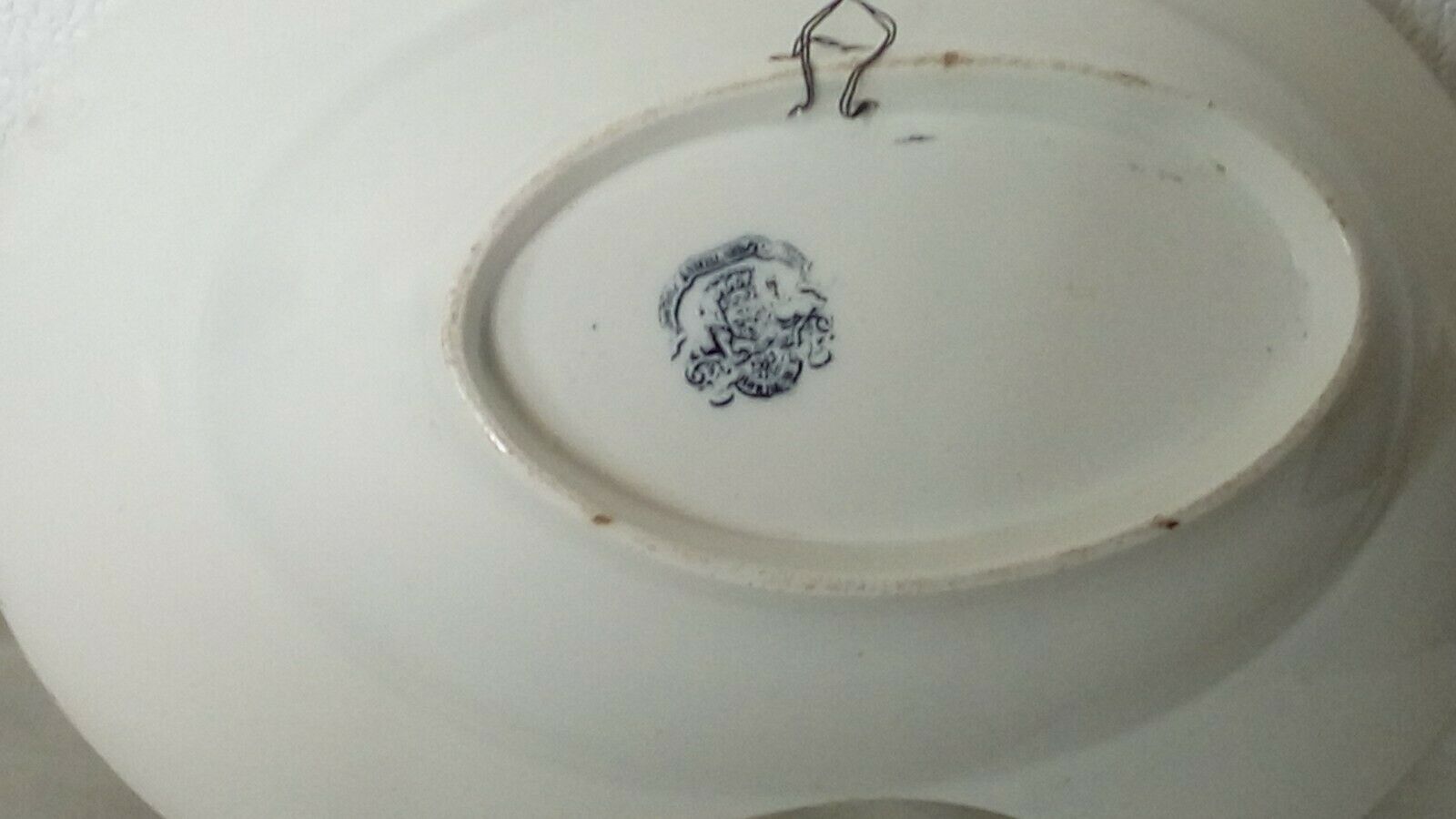 Plat a barbe barbier en faience blanche bordeaux veillard 19 eme