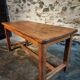 Table vintage en chêne français avec finition vernie d'origine