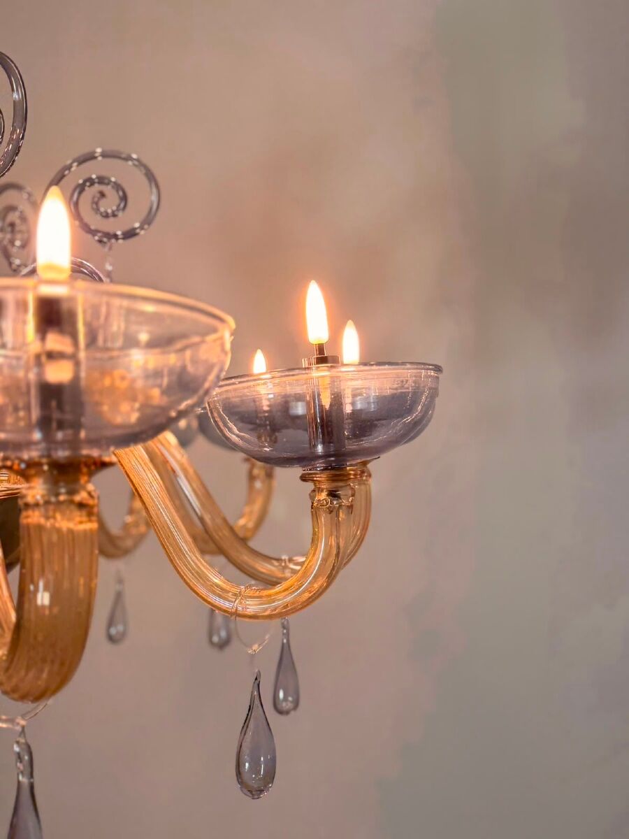 Venetian chandelier in blue and amber Murano glass, 12 light arms, circa 1980.