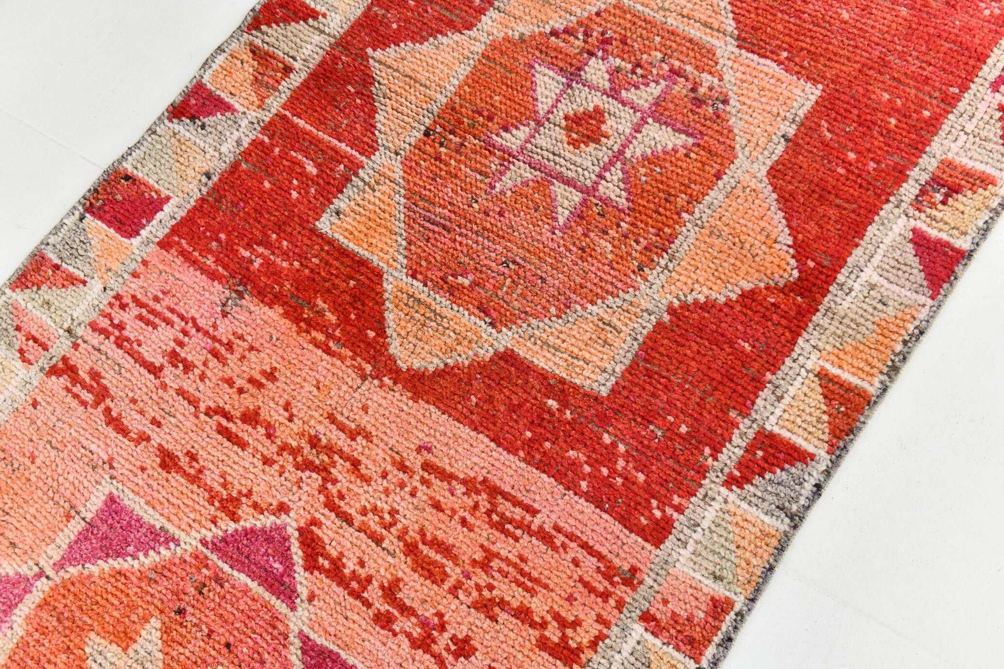 Tapis de couloir vintage à motif étoilé rouge et rose, 98 x 285 cm