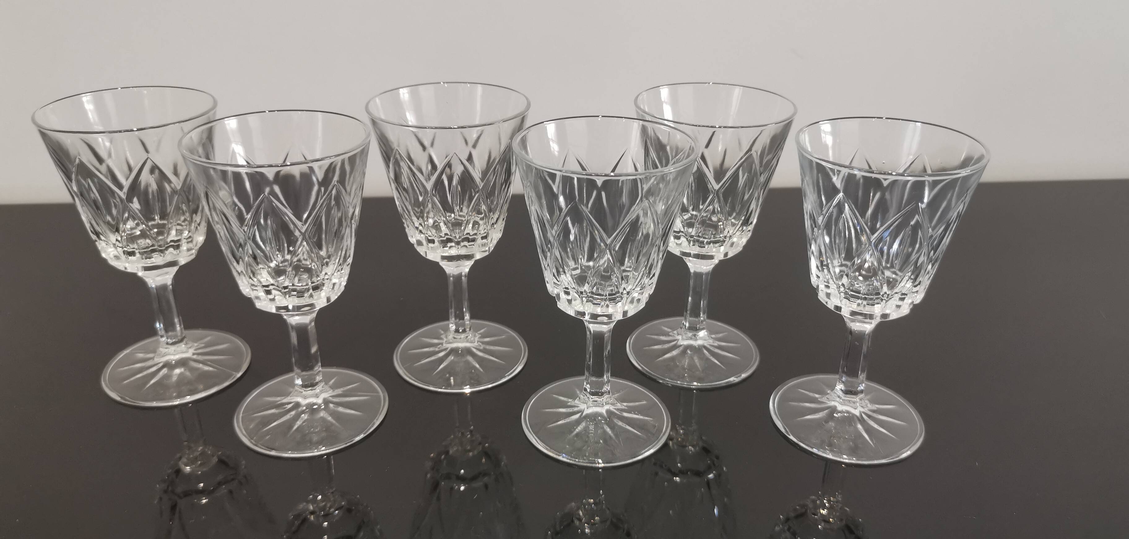 Set of 6 vintage chiseled crystal stemware