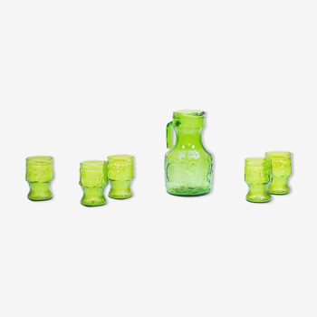 Decanter in molded green glass with orangeade fruit patterns with its 6 glasses