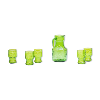Decanter in molded green glass with orangeade fruit patterns with its 6 glasses