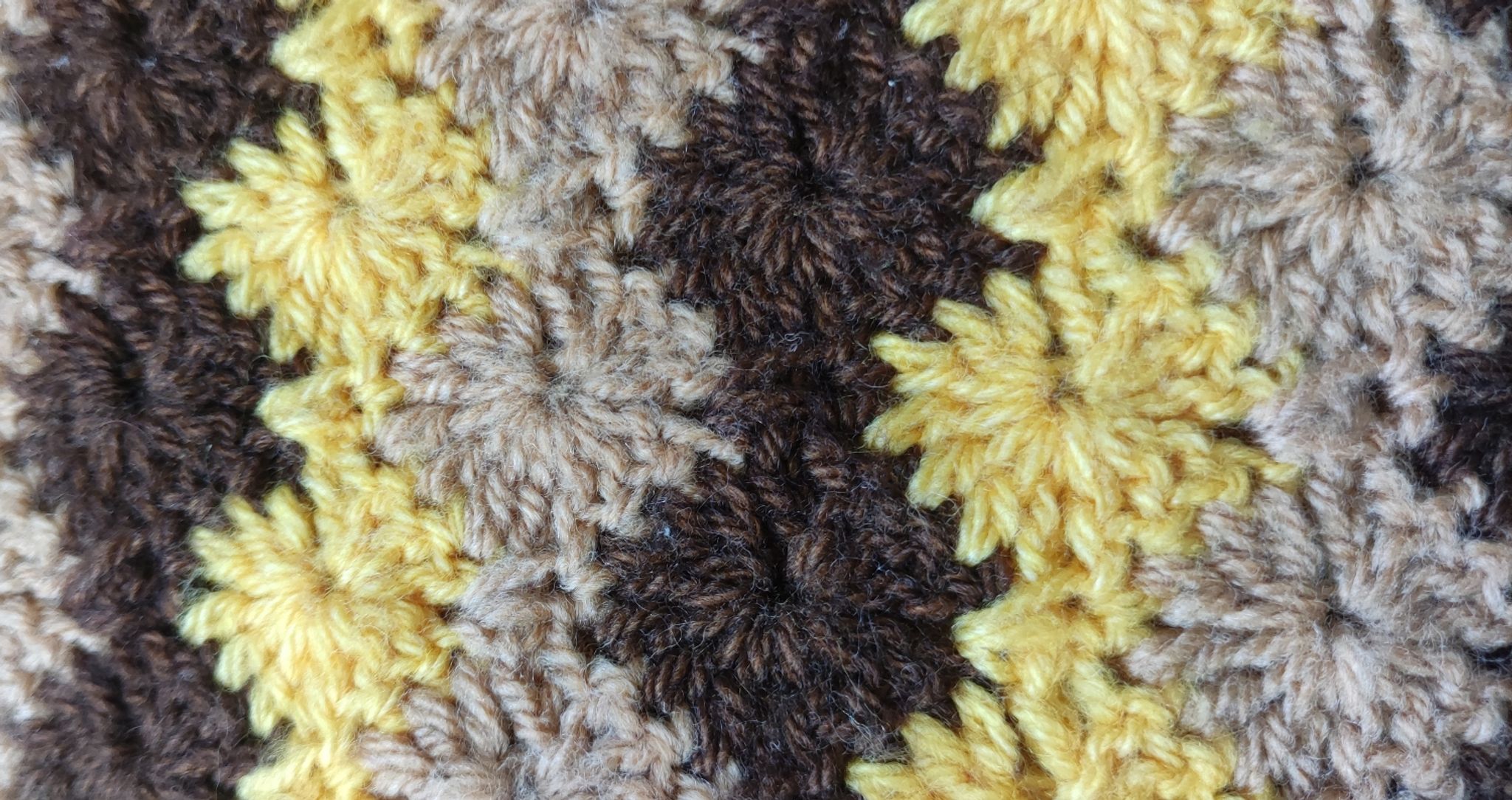 Ensemble de 5 coussins crochet laine années 1970