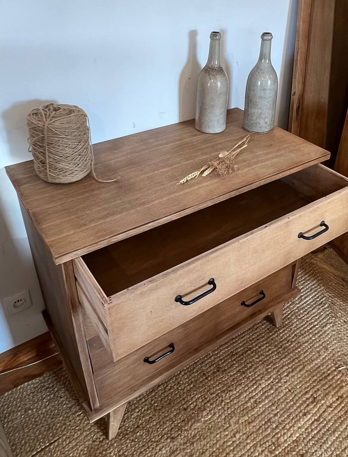 Commode en chêne brut, pieds compas, années 50