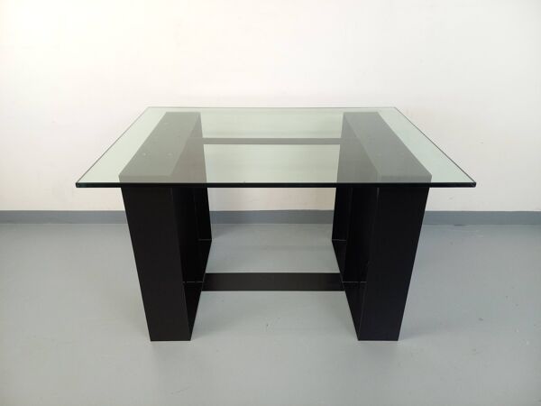 Table haute rectangulaire vintage en verre et métal noir des années 80