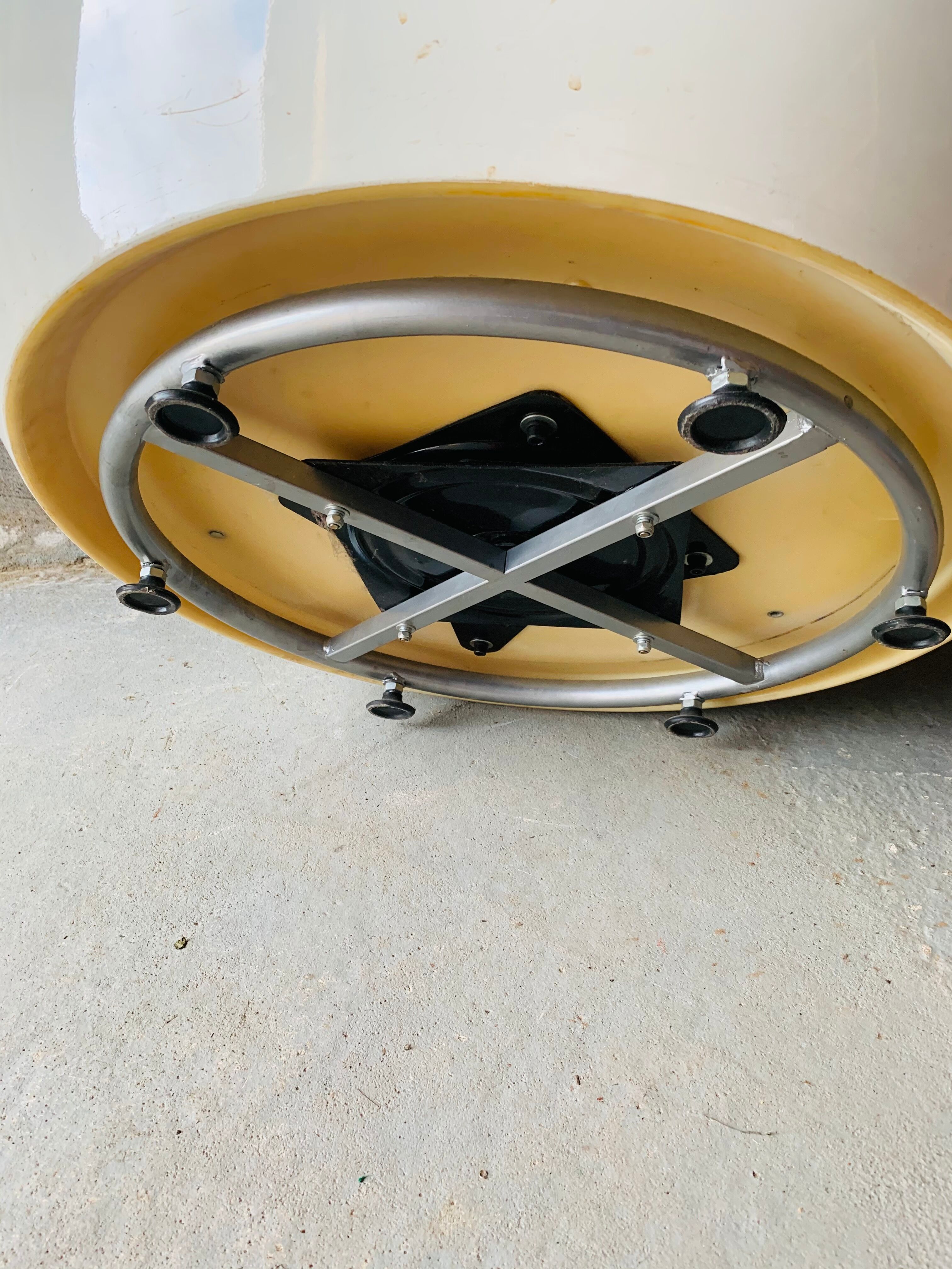 Armchair eye pod ball
