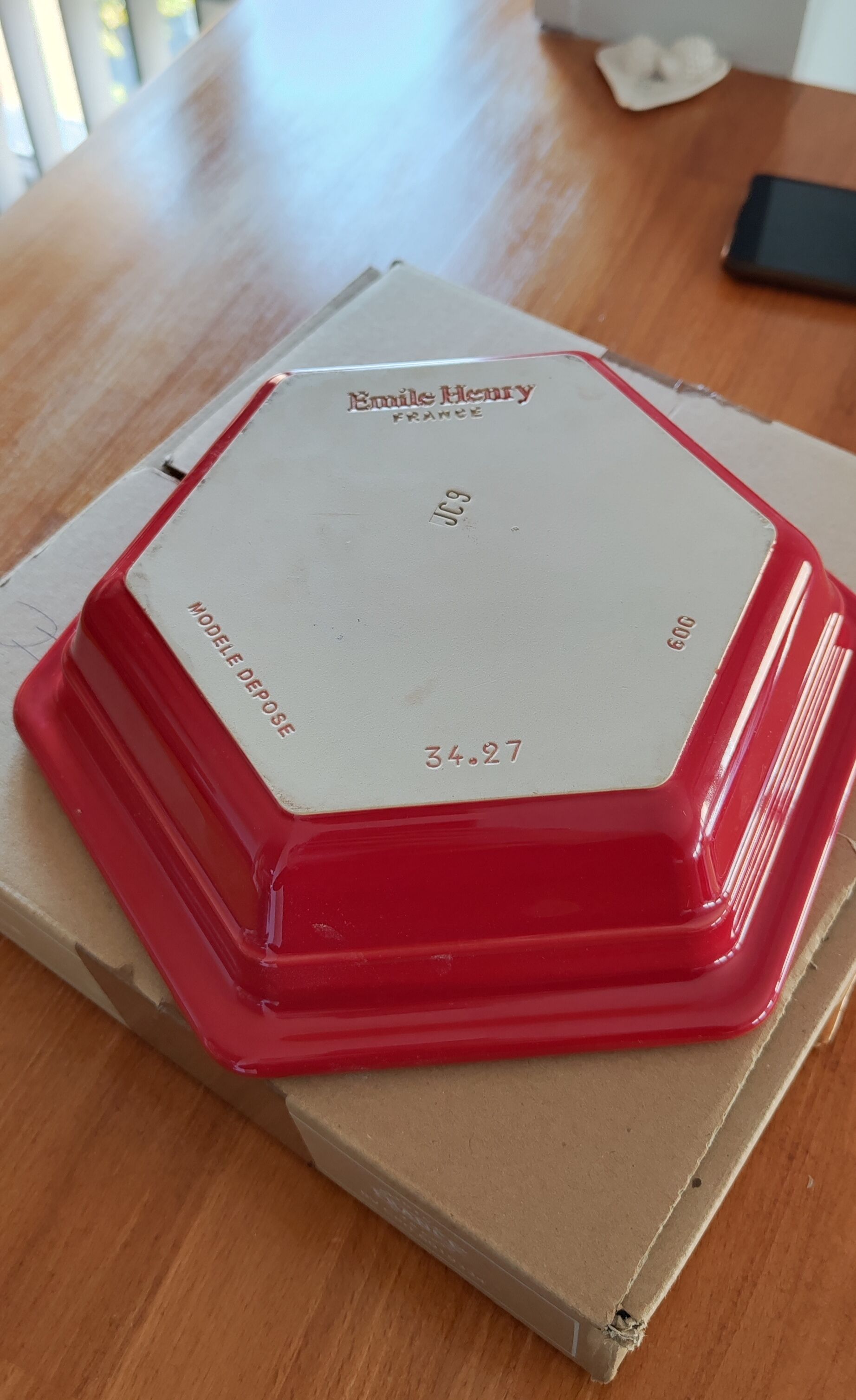 Plat Émile Henry rouge forme losange