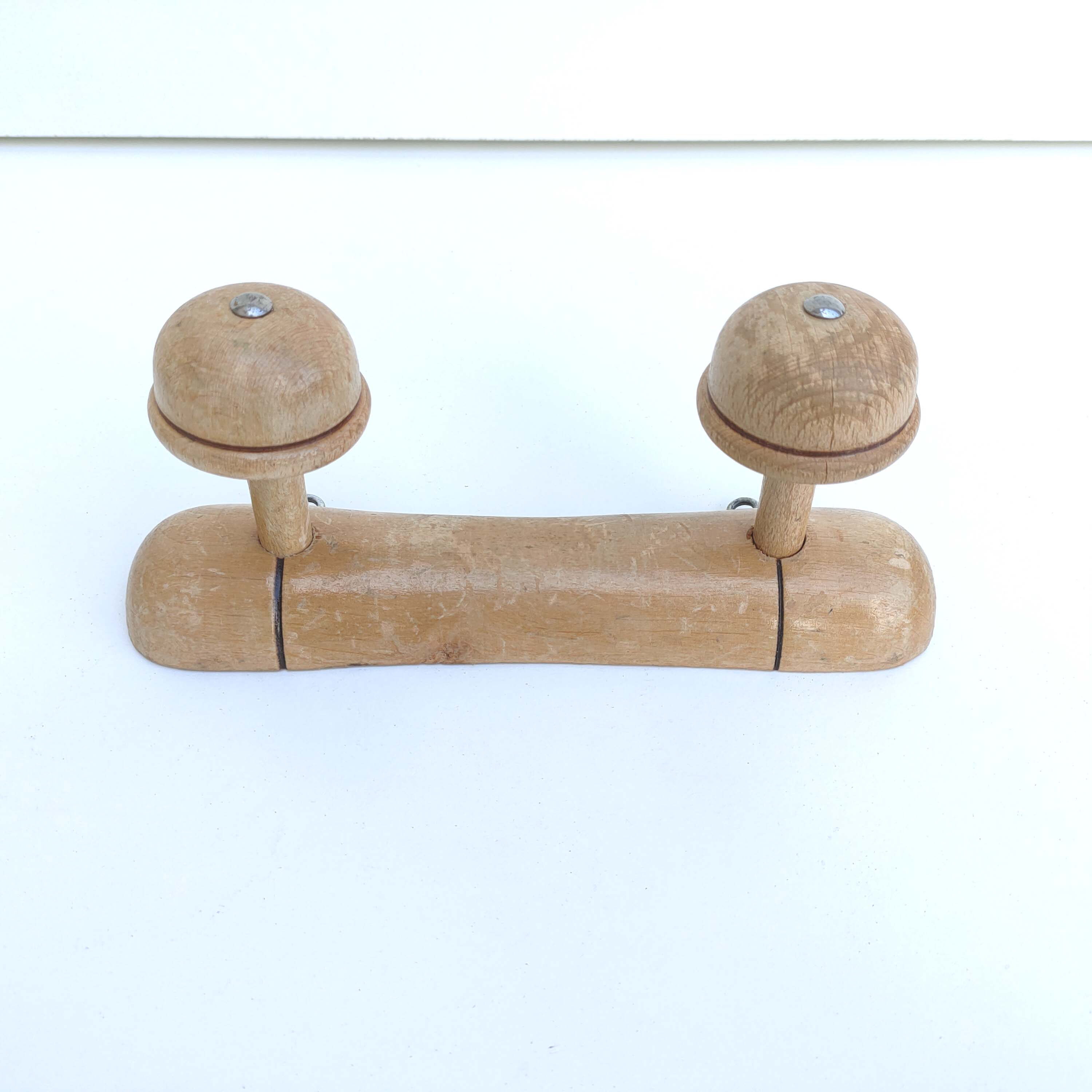 Small mushroom wood patère