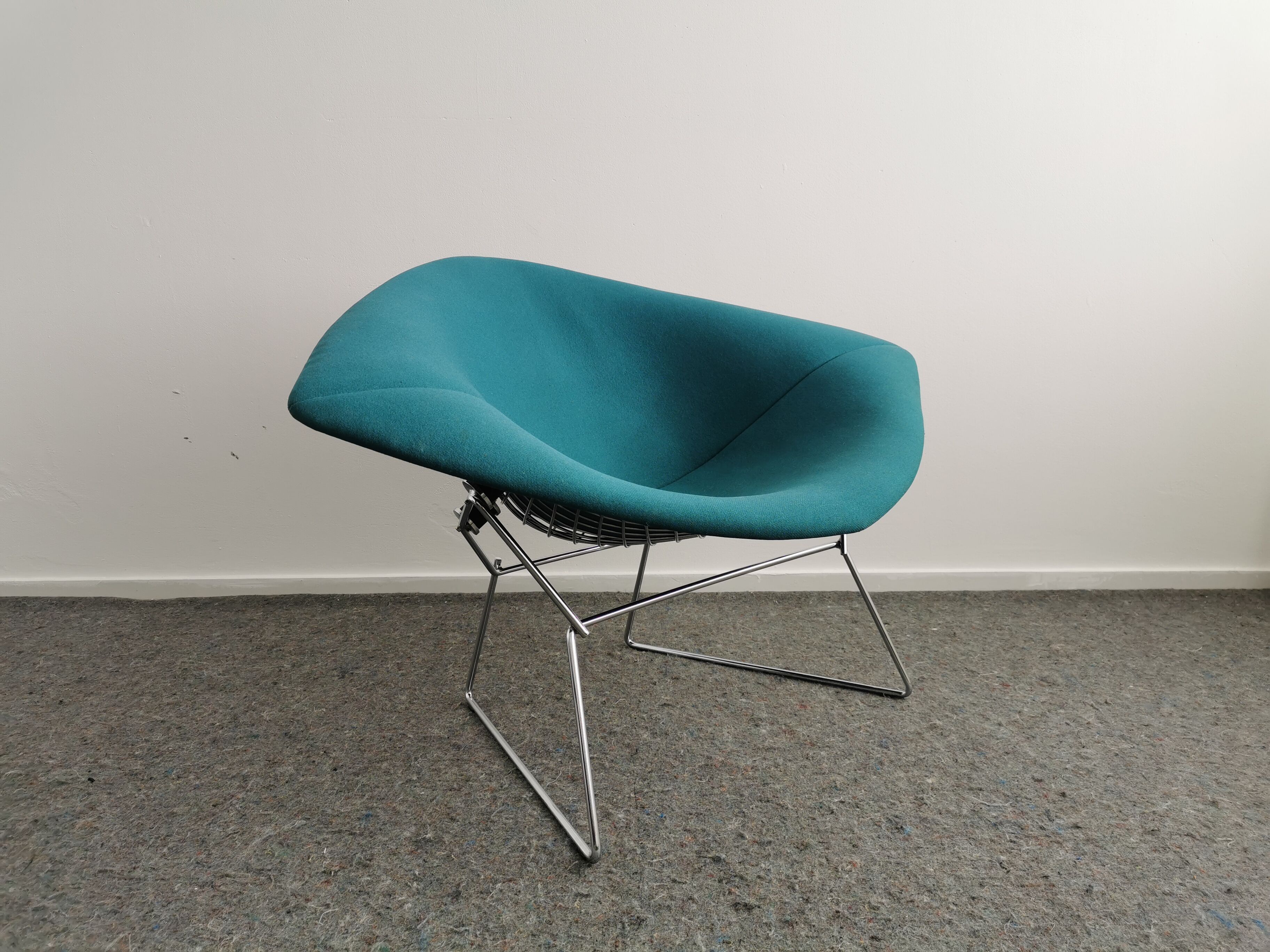 Diamond lounge armchairs by Harry Bertoia for Knoll