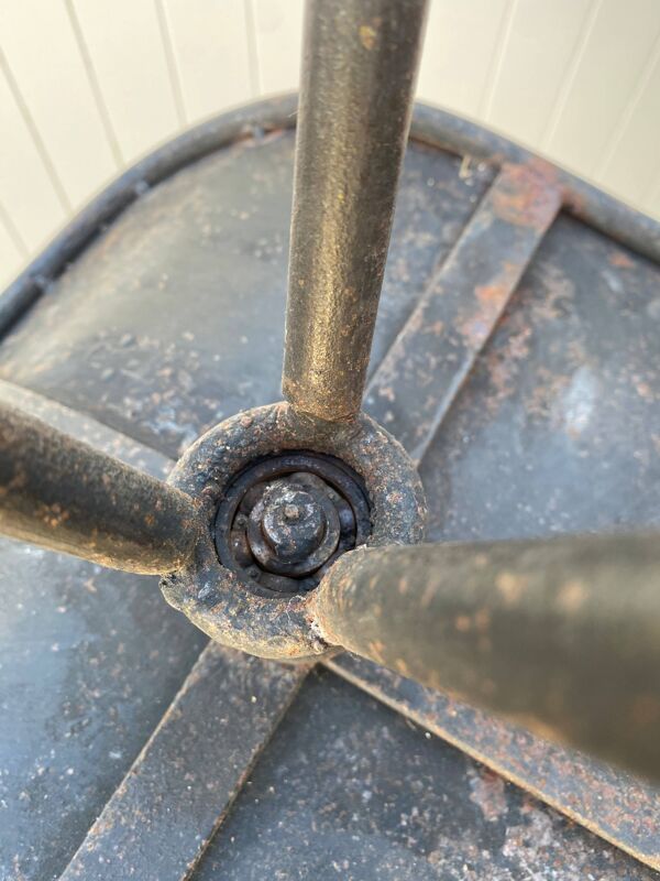 Paire de tabouret de bar artisanal pivotant metal industriel 50s