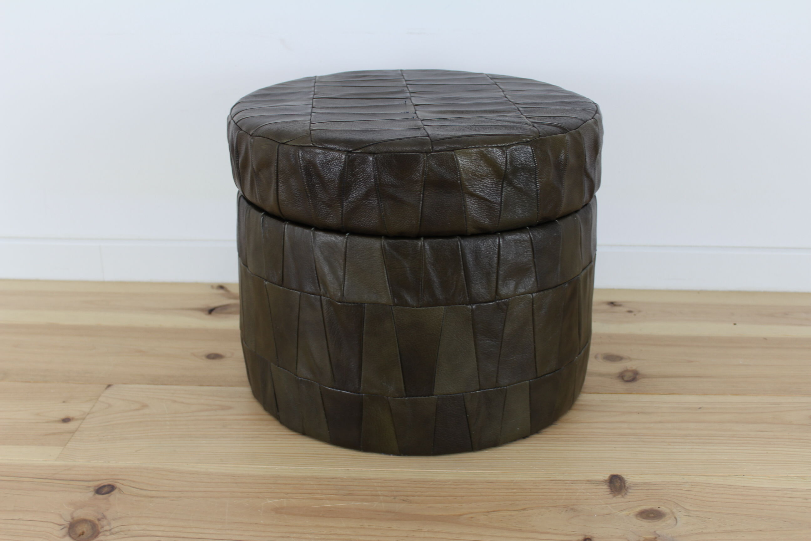Ottoman chest of Sede round in 70's leather patchwork