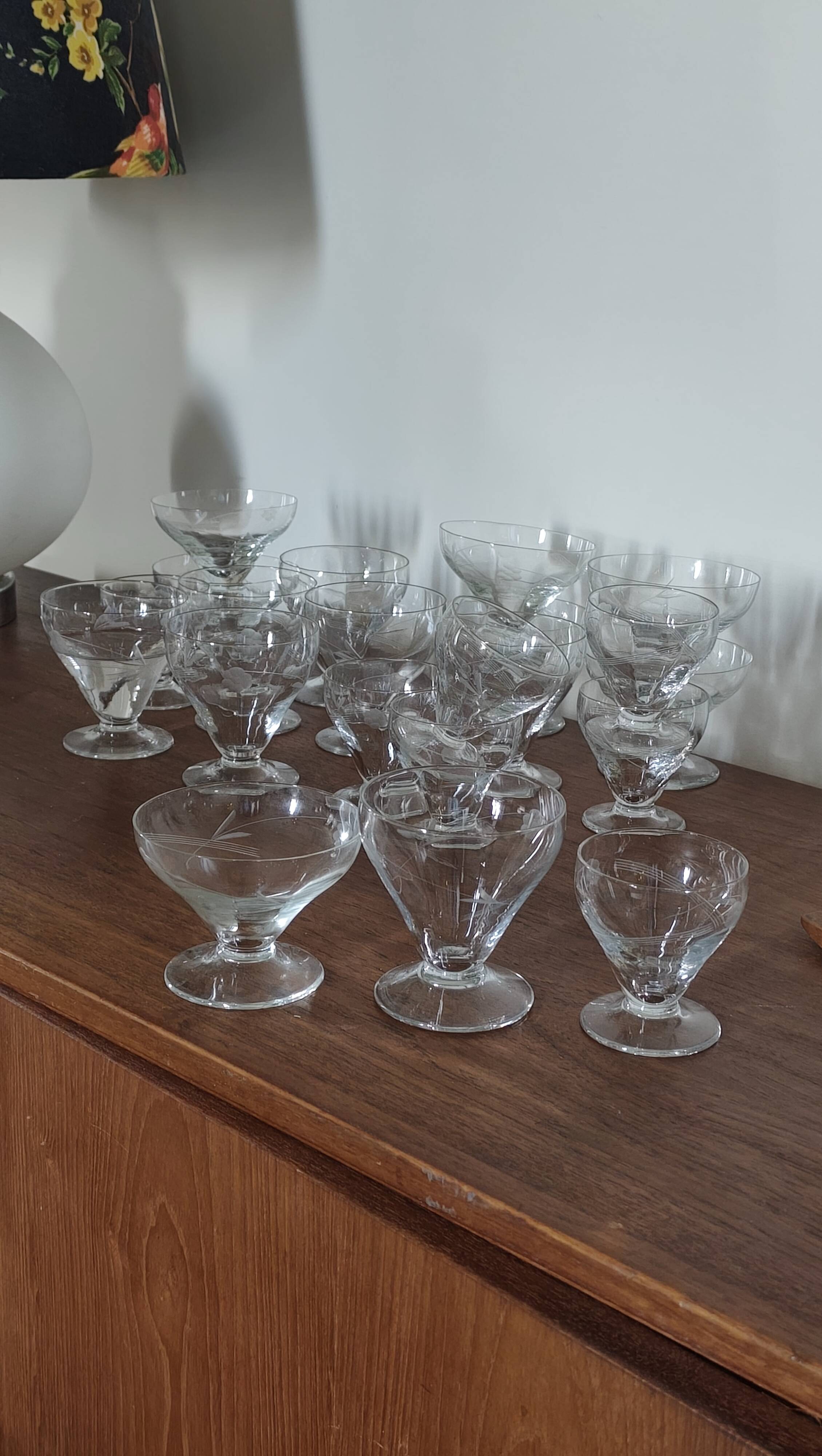 Art Deco glassware service, 21 pieces.
