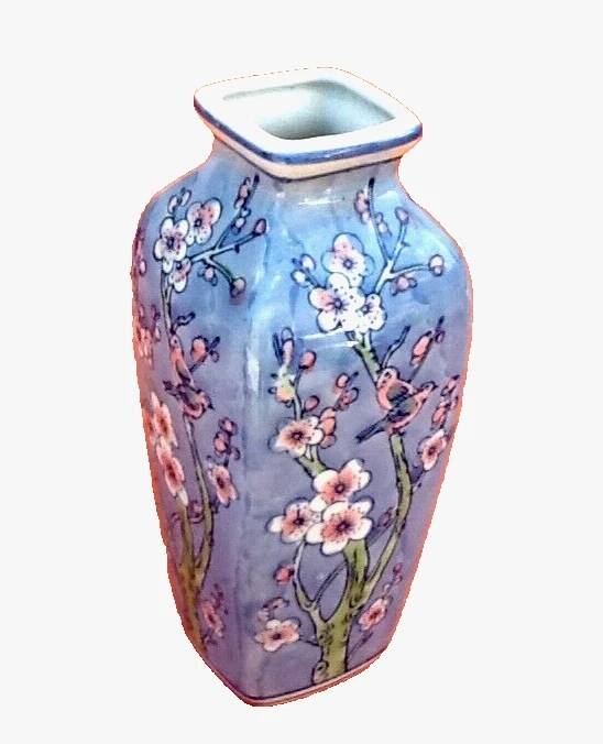 Asian porcelain vase with trendy bird decor / lotus flowers