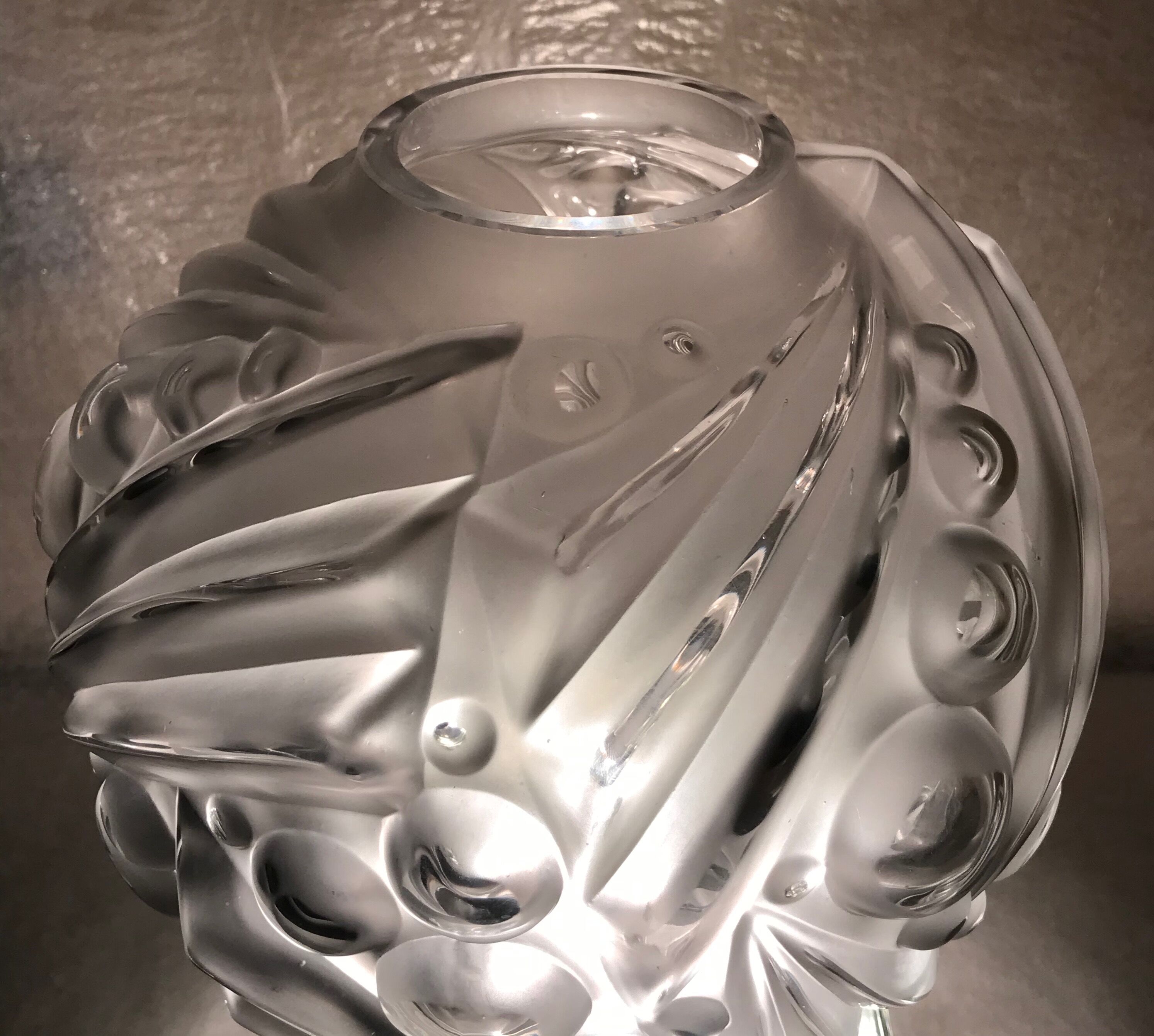 Vase en verre soufflé-moulé Art Déco signé Degué
