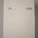 Bas-relief avec des fleurs. Relief avec des fleurs. Fleurs en relief.