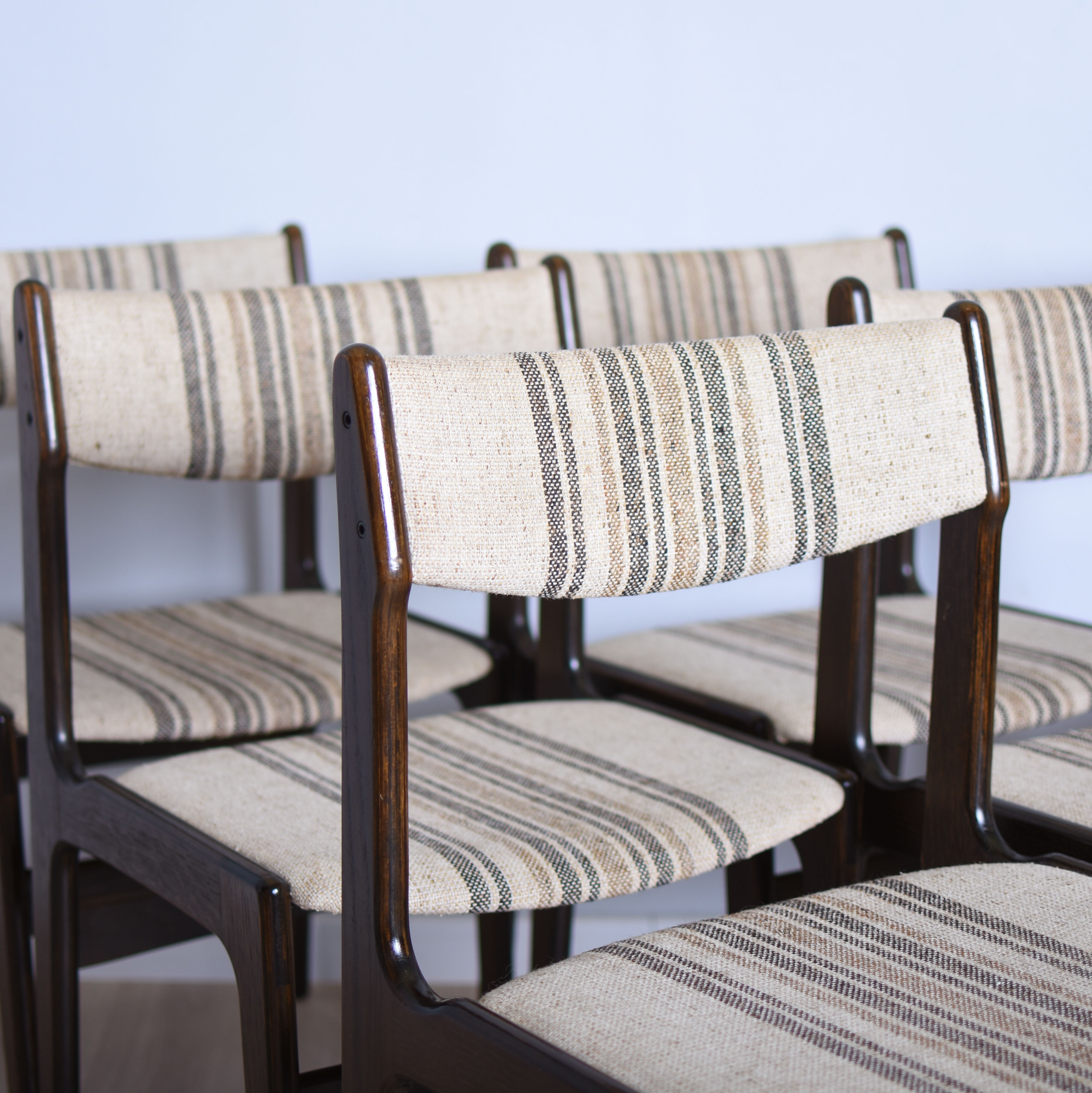 Komplet sześciu krzeseł proj. E Buch, Dania, 60s