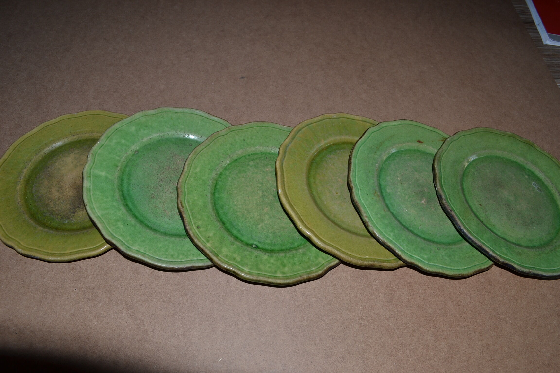 Series of 6 plates in earthenware with green glaze, Provence, France, end of the XIX th century