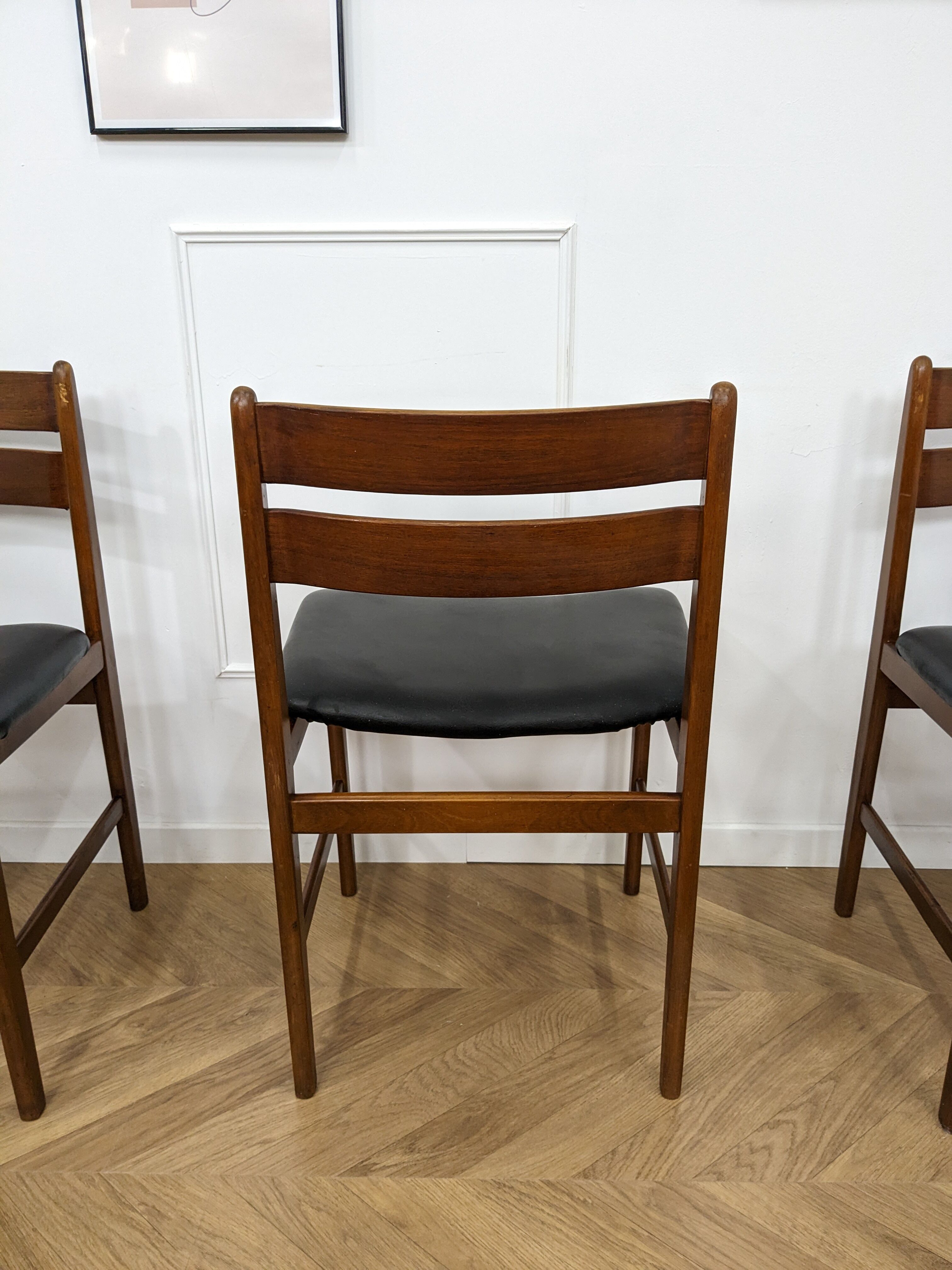 2 Scandinavian chairs