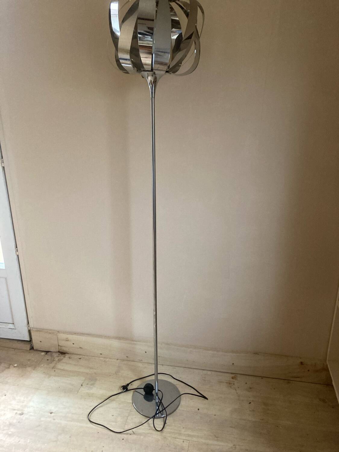Floor lamp