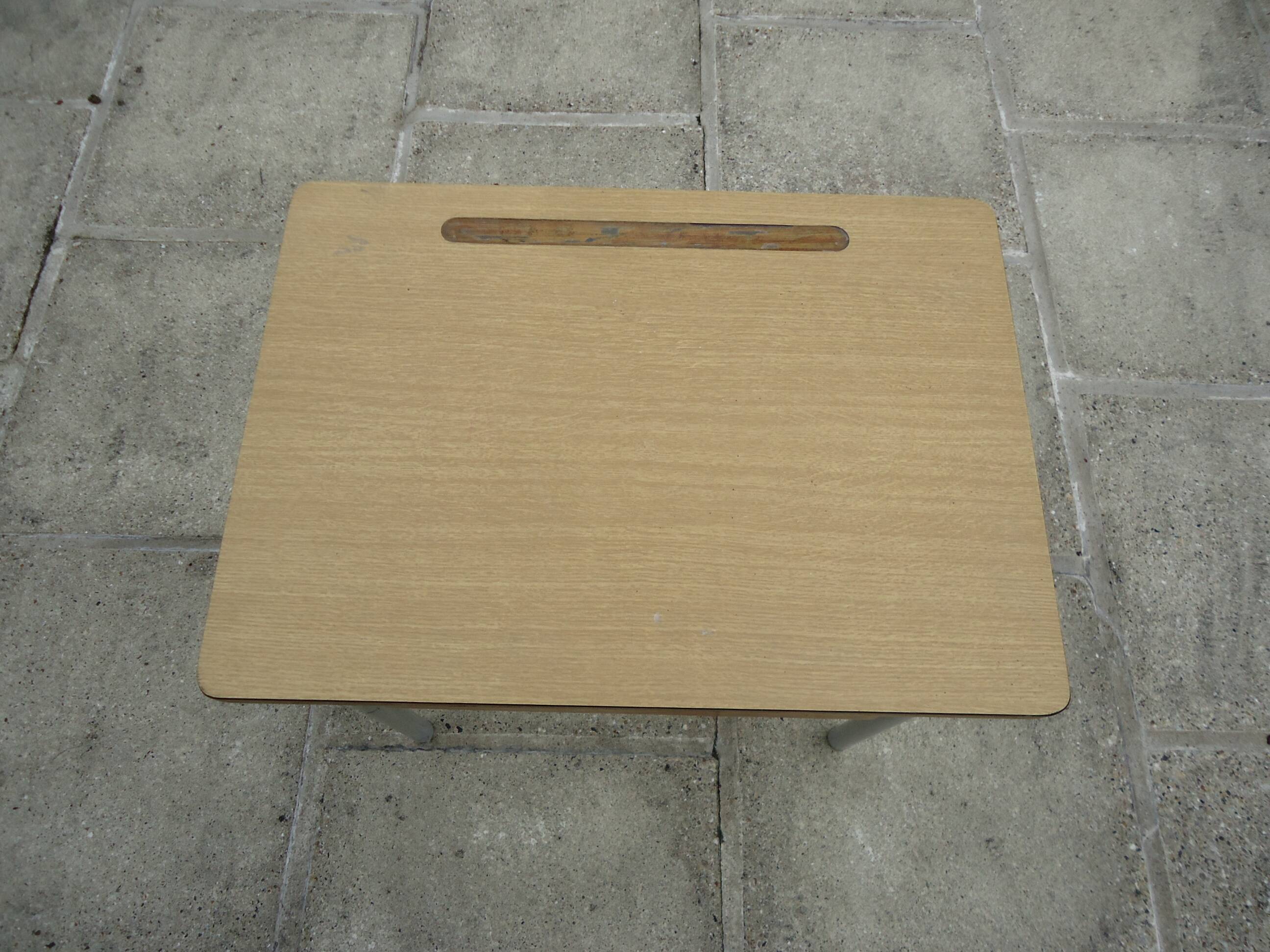 Bureau d’écolier et sa chaise assortie, année 70