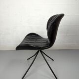 Chaise en cuir noir Zuiver