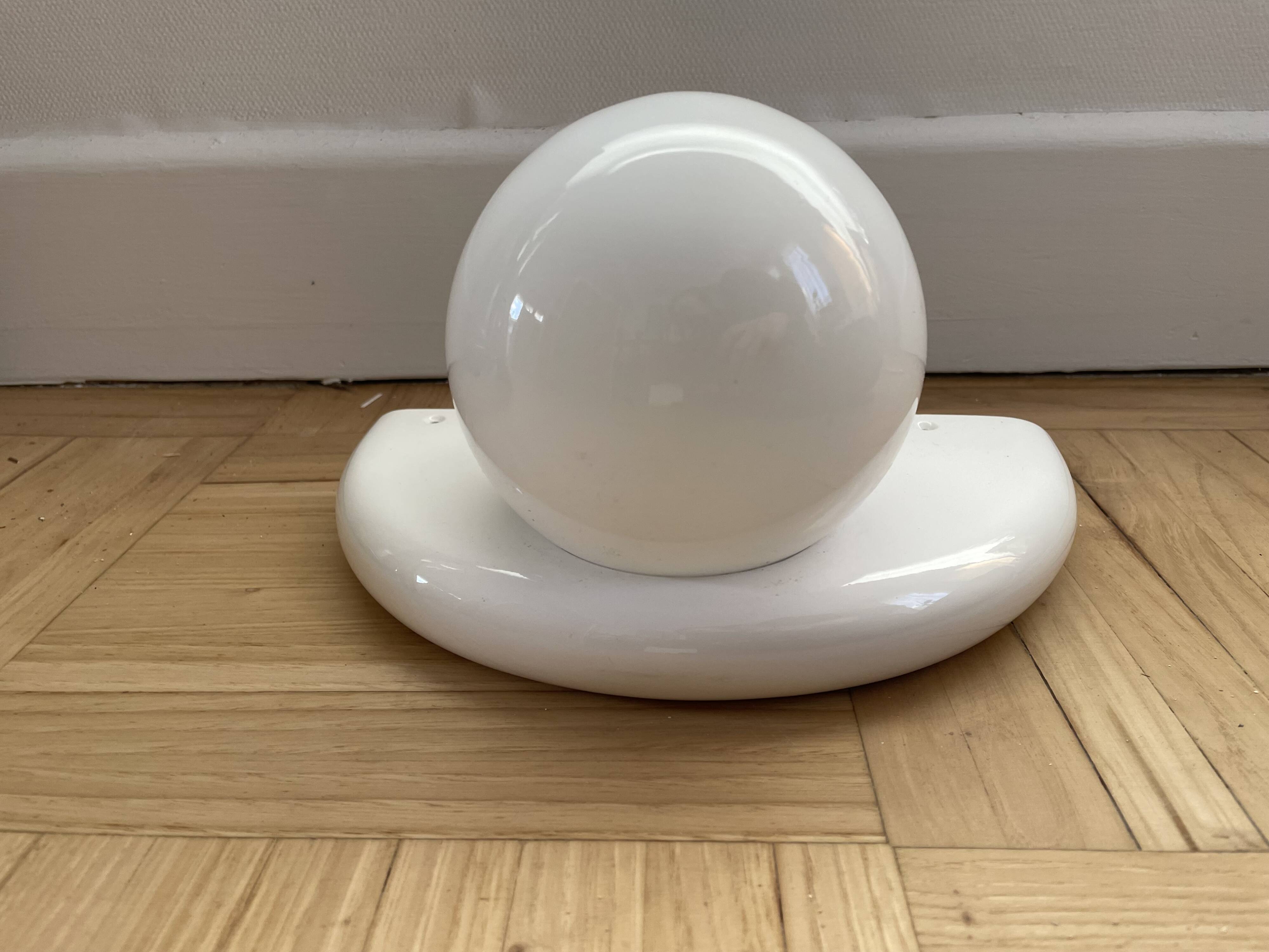 80s wall light