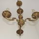 Chandelier en bronze à 3 lumières de style baroque vintage français avec des détails floraux.