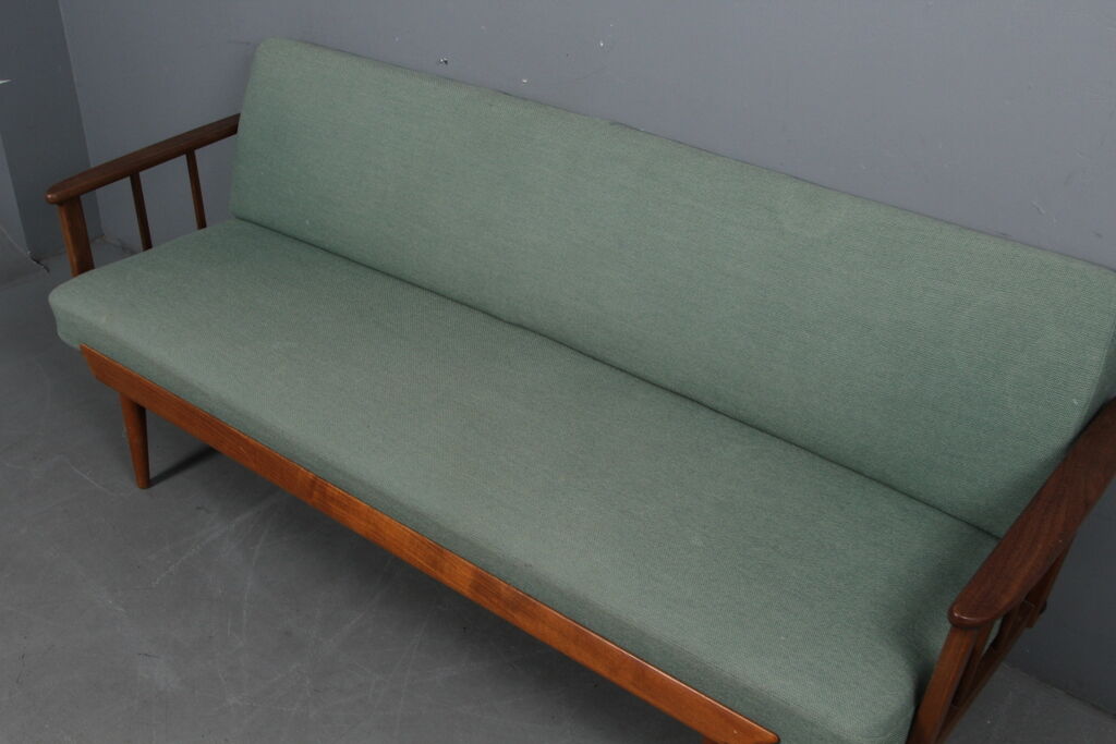 Daybed for France & Son