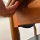 Table de salle à manger danoise. Teck massif avec détails en chêne. Fabriquée en 1960.
