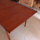Table scandinave