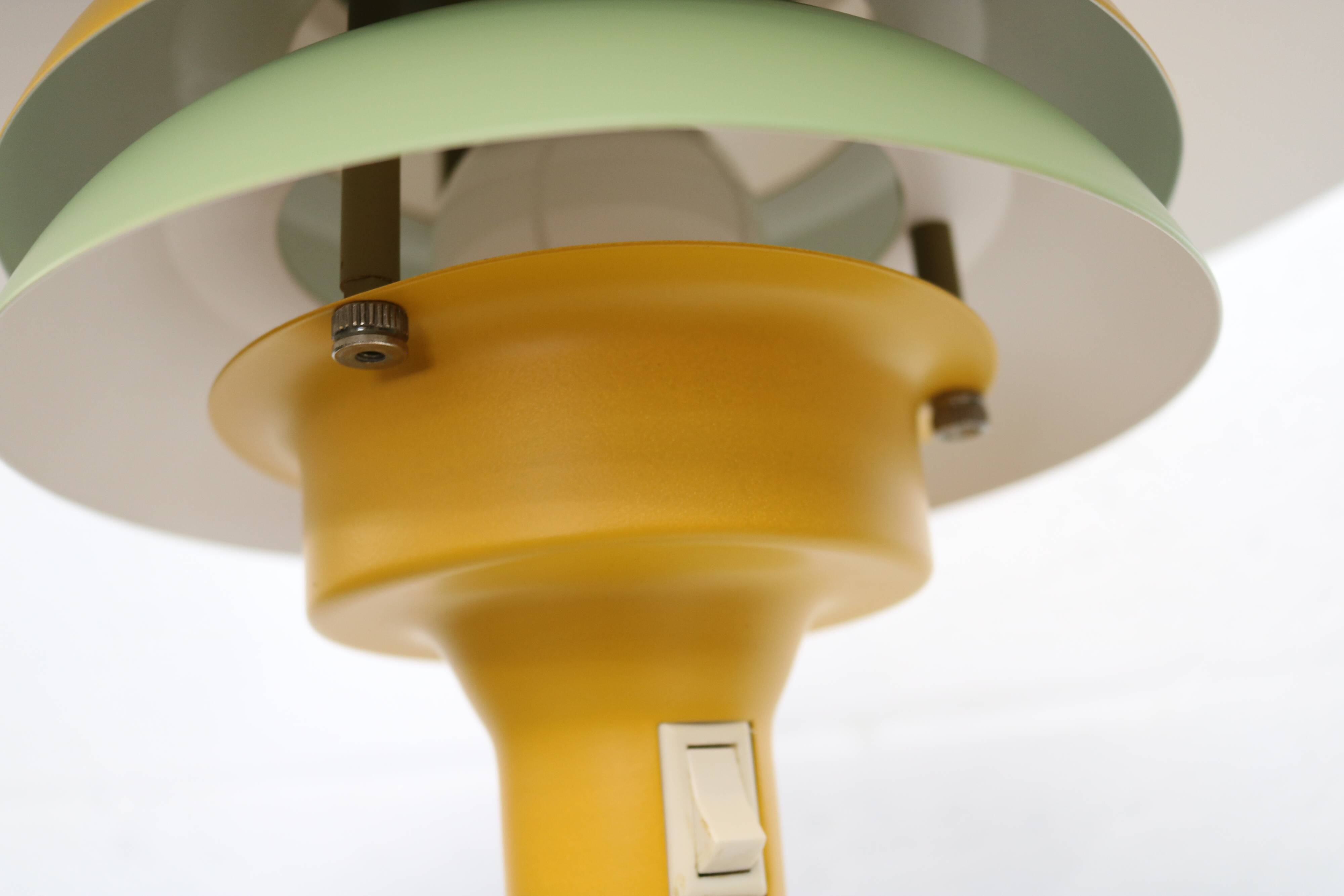 Lampe de bureau danoise verte et jaune par Lyskaer - Modèle 2252