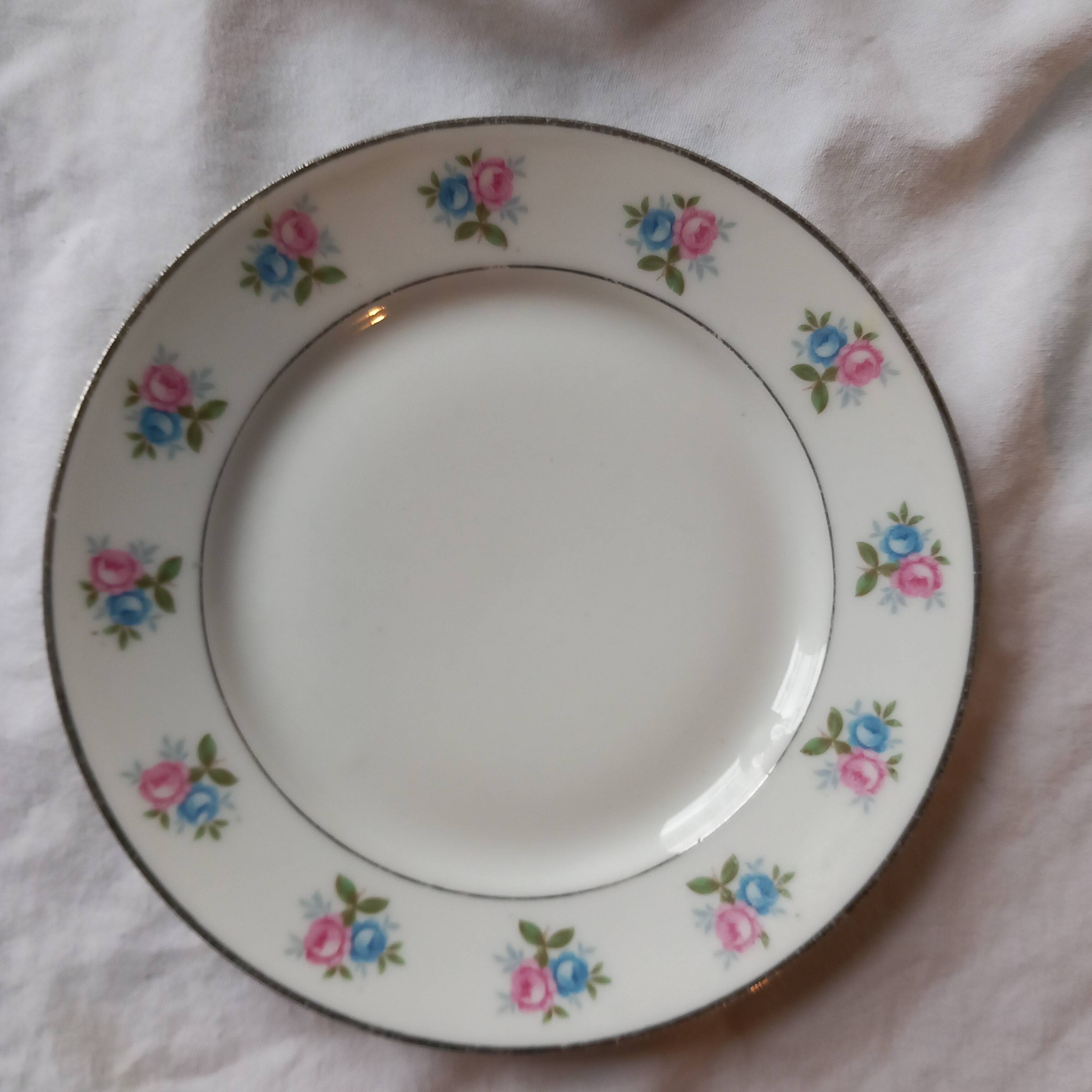 4 dessert plates + floral porcelain cake dish LT France