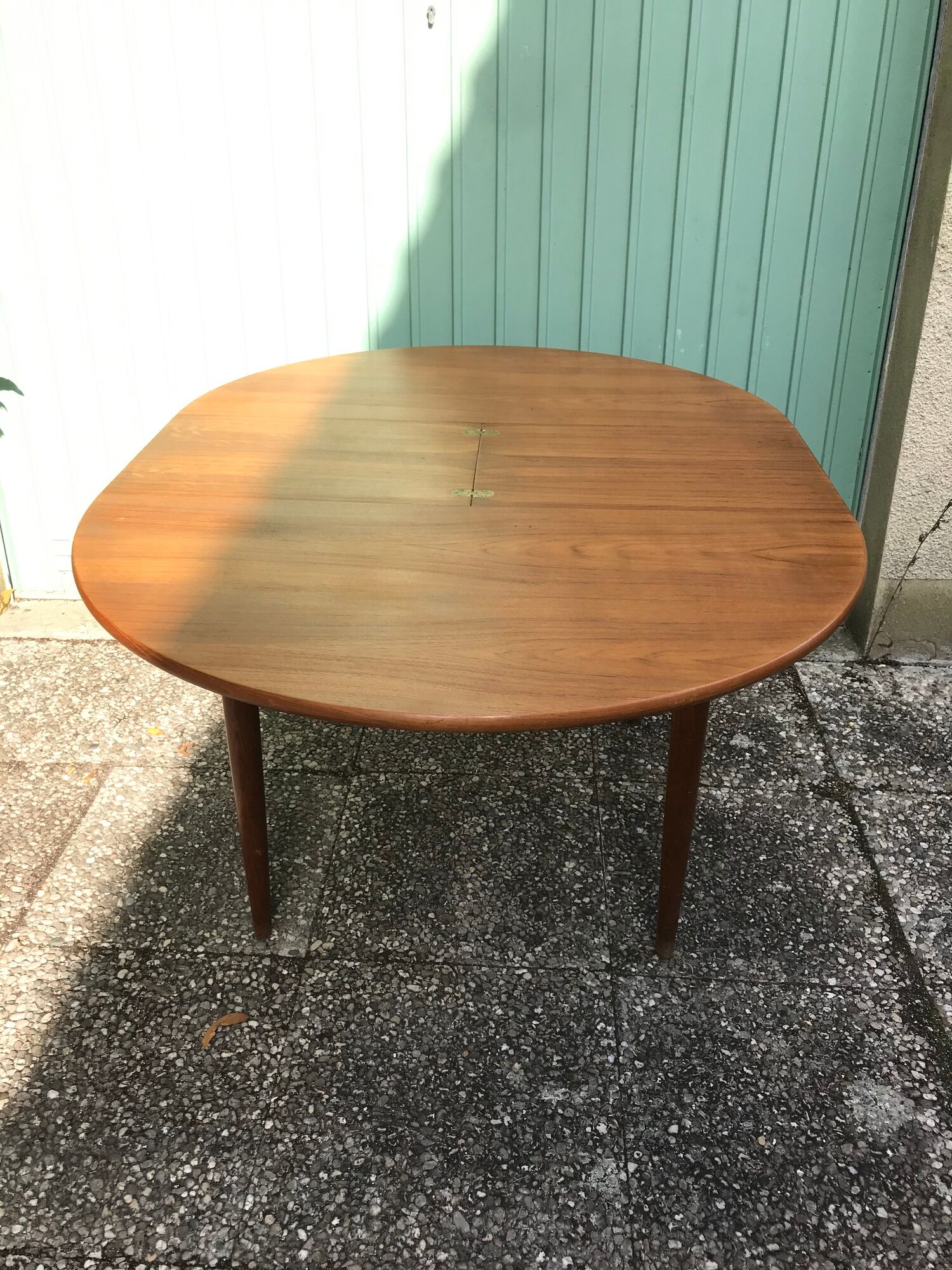 Ancienne table à manger scandinave en bois de teck et pieds compas avec rallonges vintage
