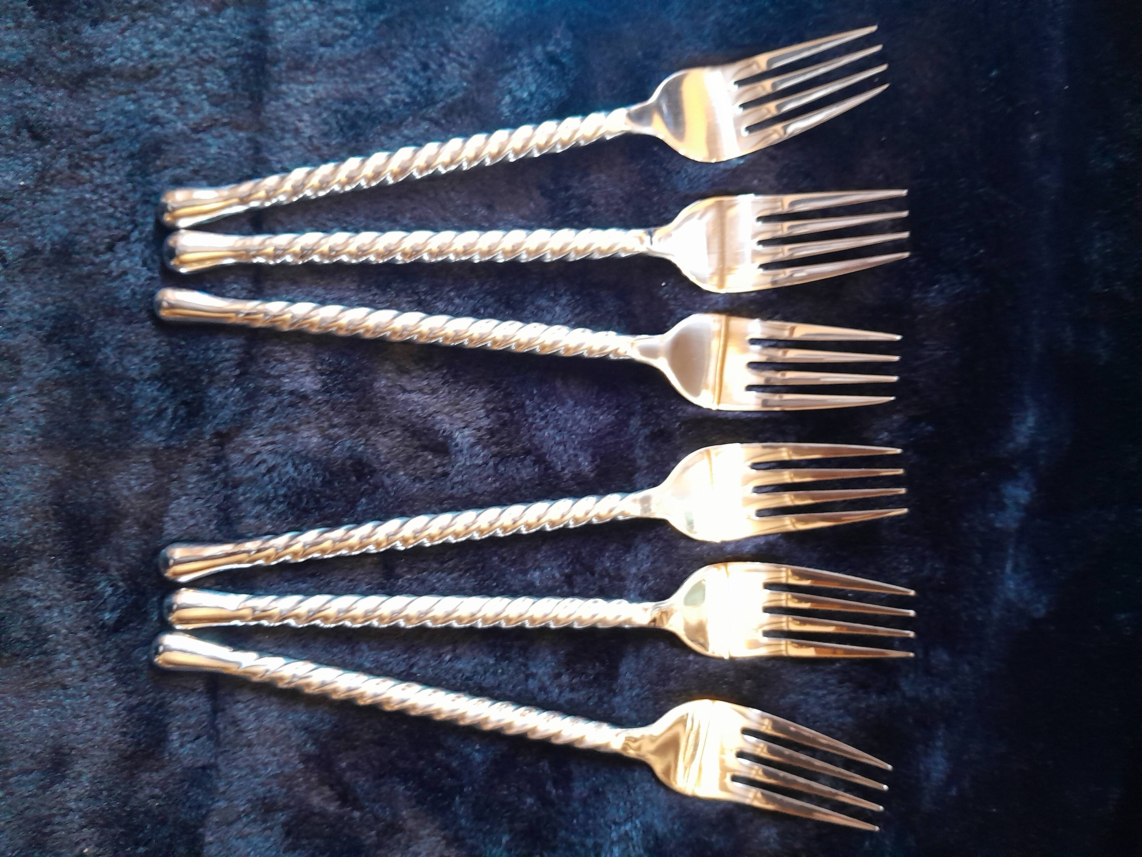 Twisted cutlery