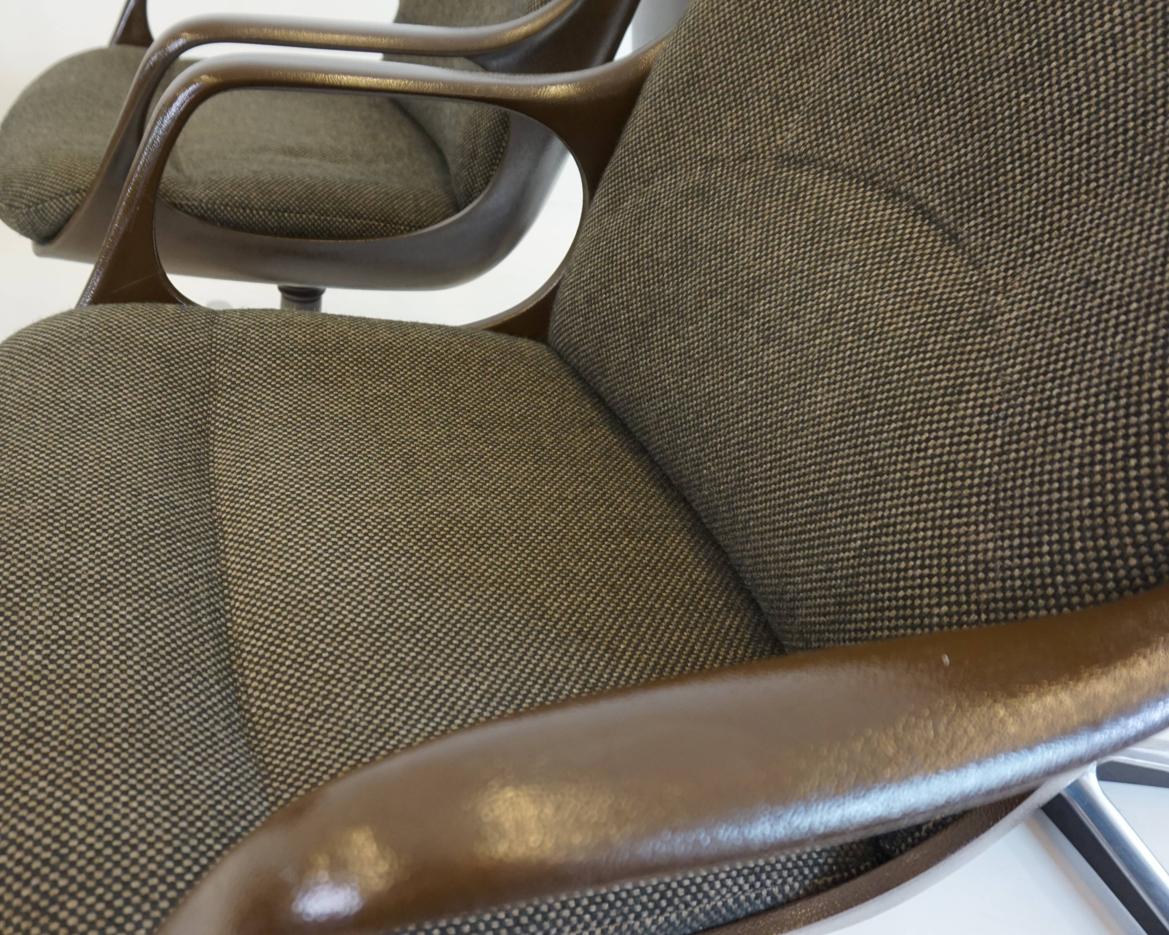 Set of 5 Chromcraft office armchairs