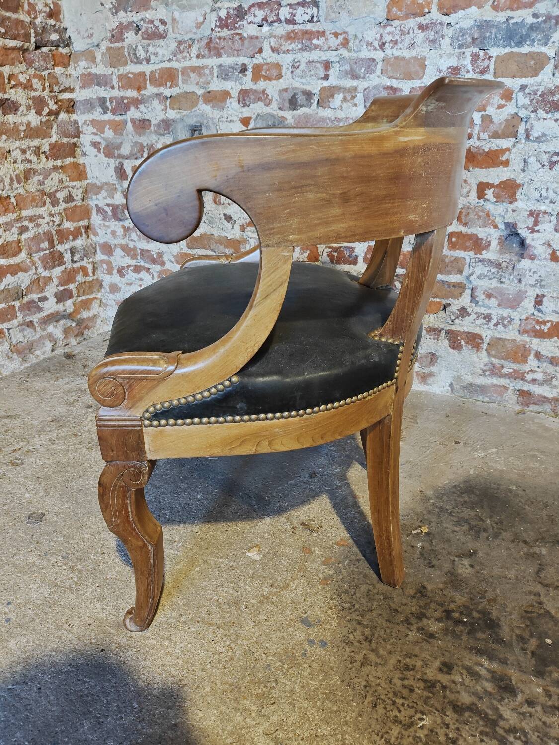 Antique Empire armchair in wood and black leather – gondola backrest