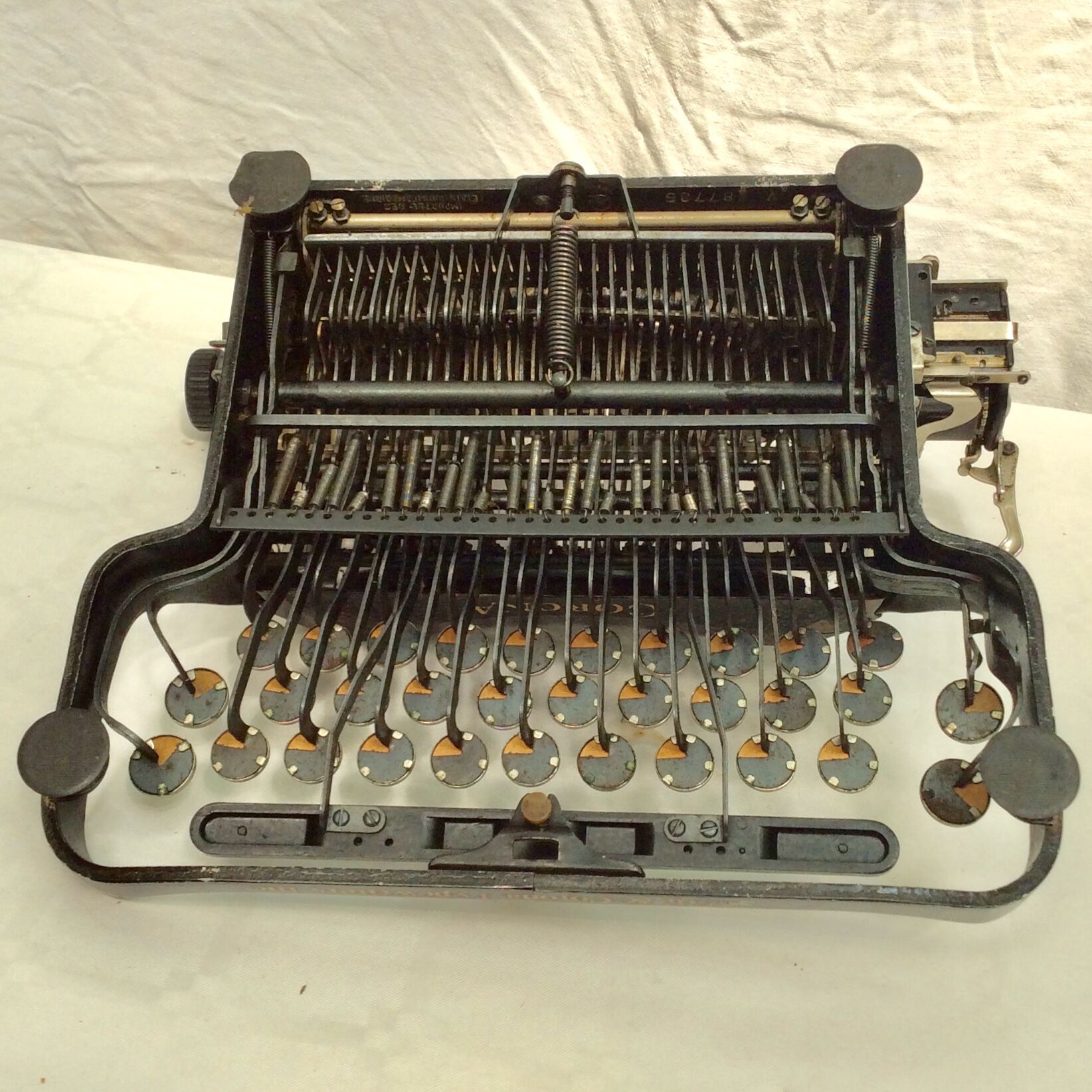 Portable typewriter corona manufacture usa around the 1920s numbered dimension: h-15xl29