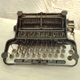 Portable typewriter corona manufacture usa around the 1920s numbered dimension: h-15xl29