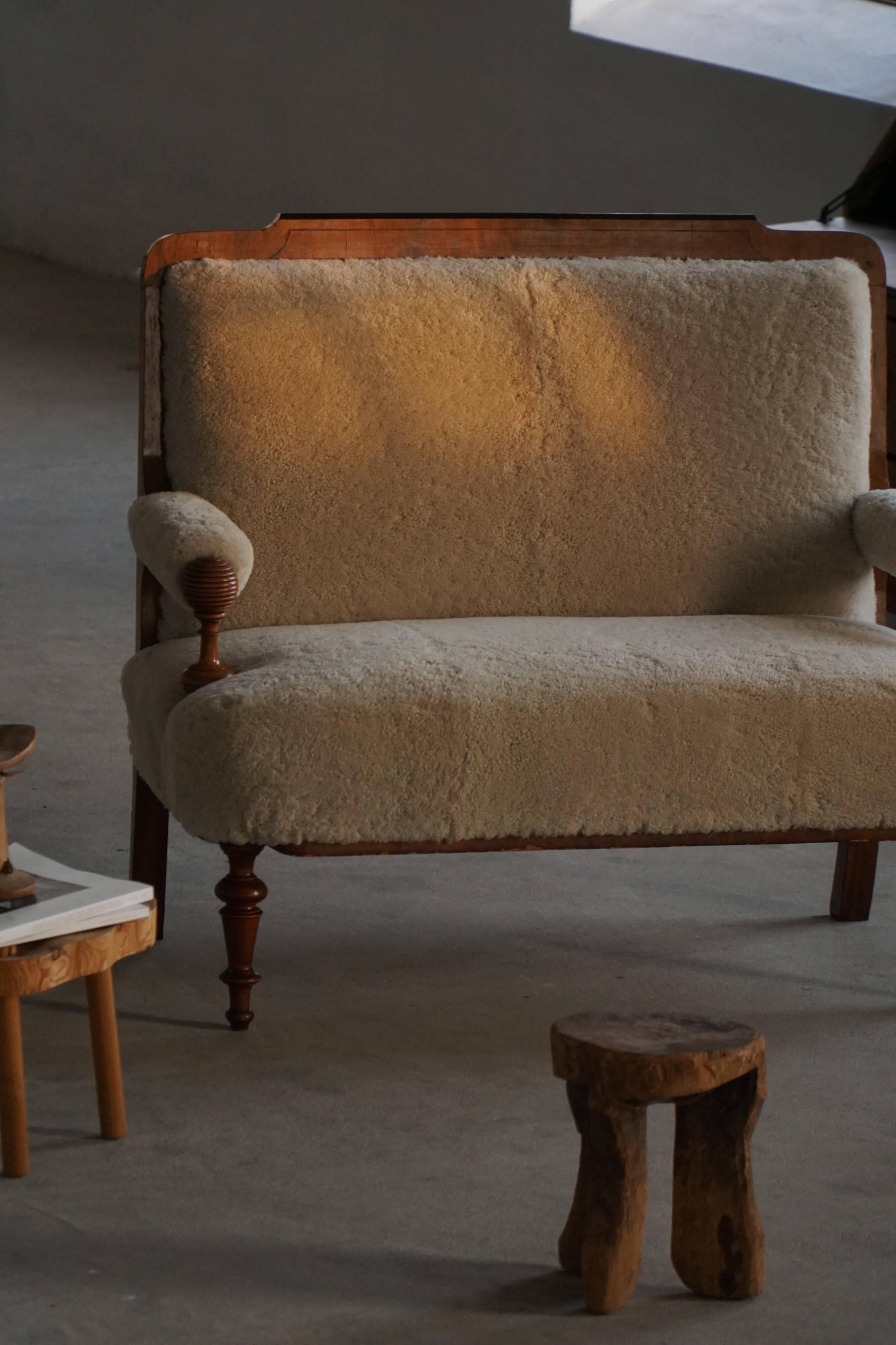 Danish two-seater canapé from the early 20th century in merino wool and wood, 1930s.