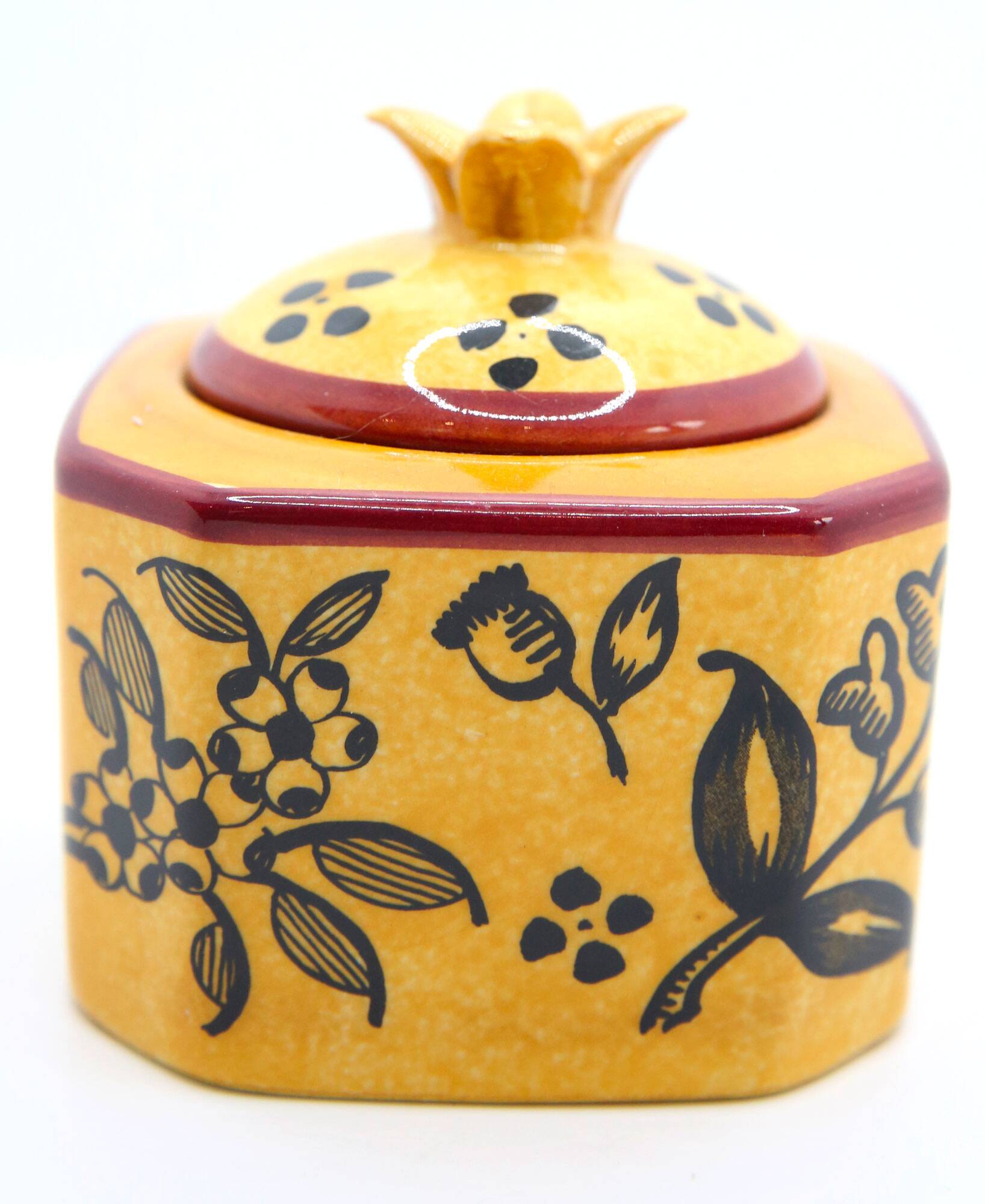 Tropical earthenware box by Gallo Design Villeroy and Boch Group like a sugar bowl