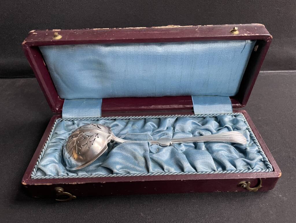 Christofle Lotus model sprinkling spoon in box – Art Nouveau