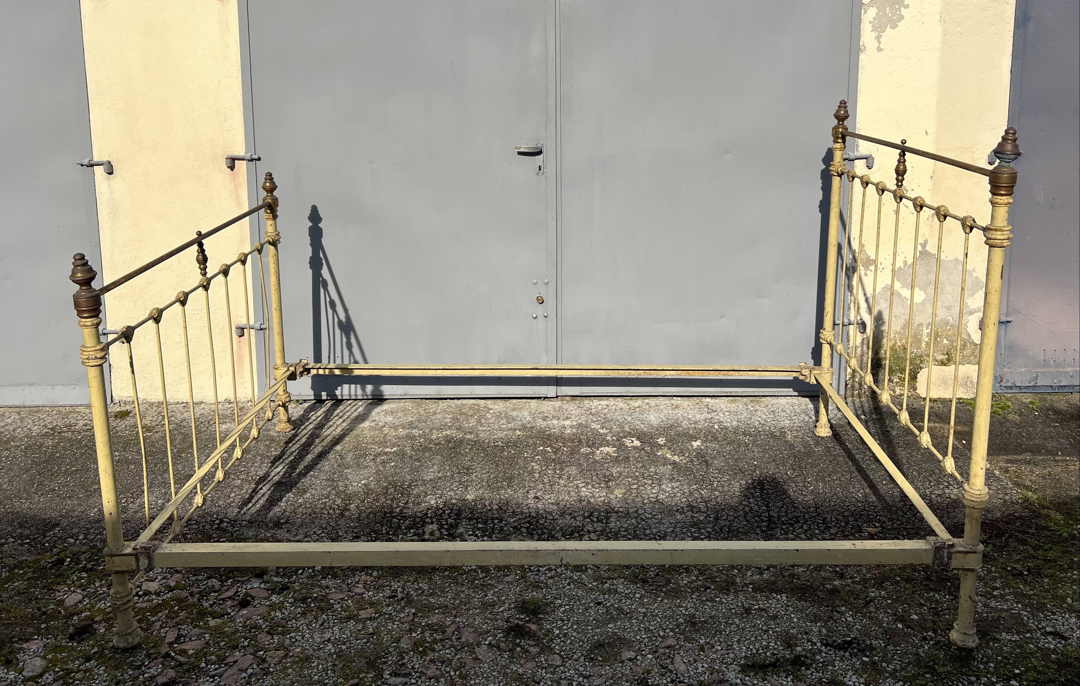 WROUGHT IRON BED 1900