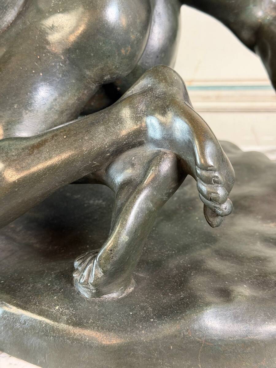 Large bronze after the antique preserved in the Uffizi in Florence, the wrestlers around 1880.
